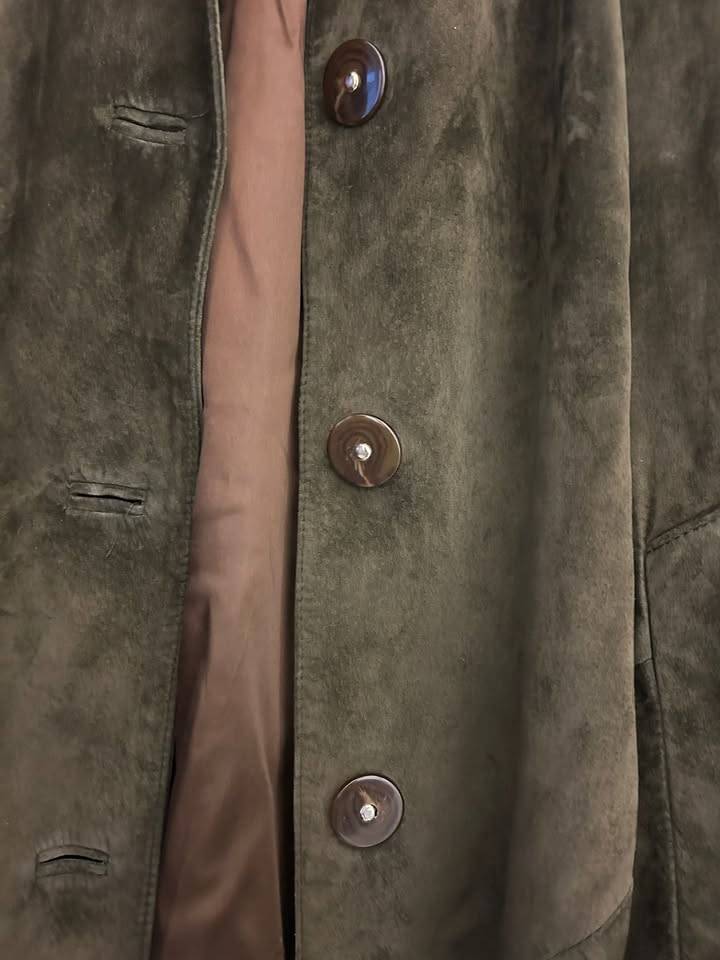Vintage Danier Suede Swing Coat – Olive Green (Oversized Fit) - photo 3