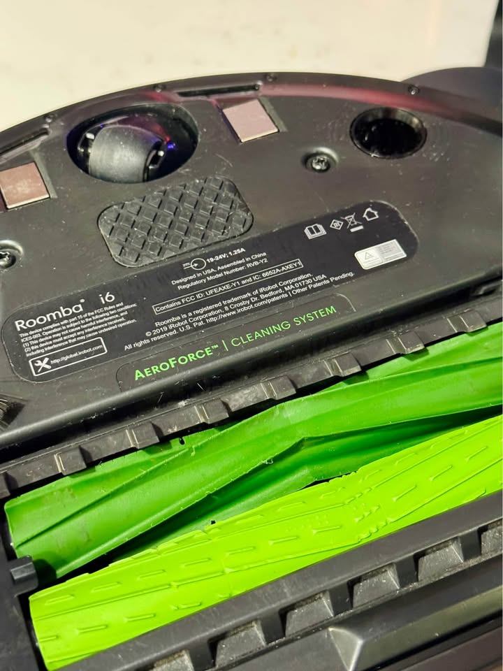 iRobot Roomba i6+ Vacuum. Like new! - photo 2