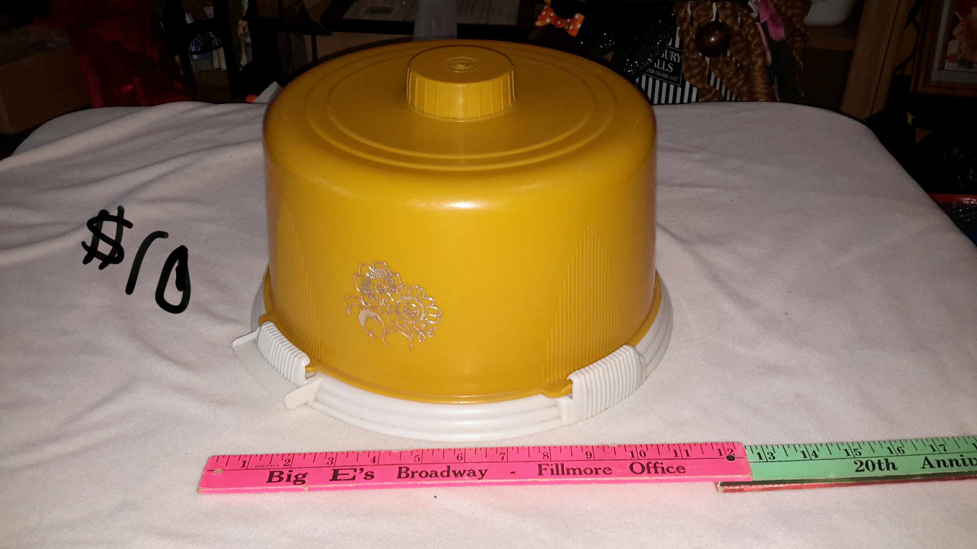 Vintage cake carrier
