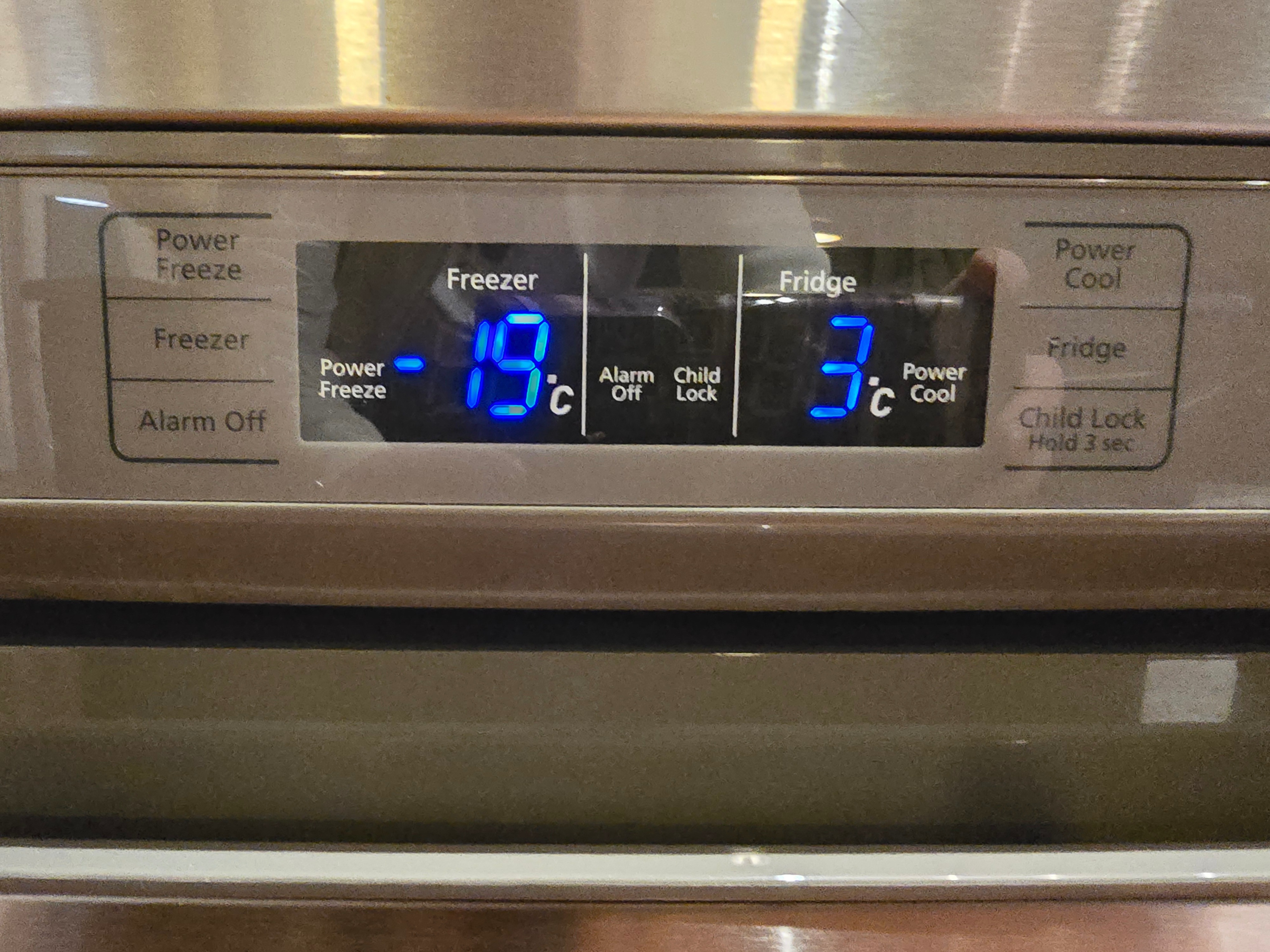 Samsung Fridge 27D x 32.5w x 69 7/8h - photo 3