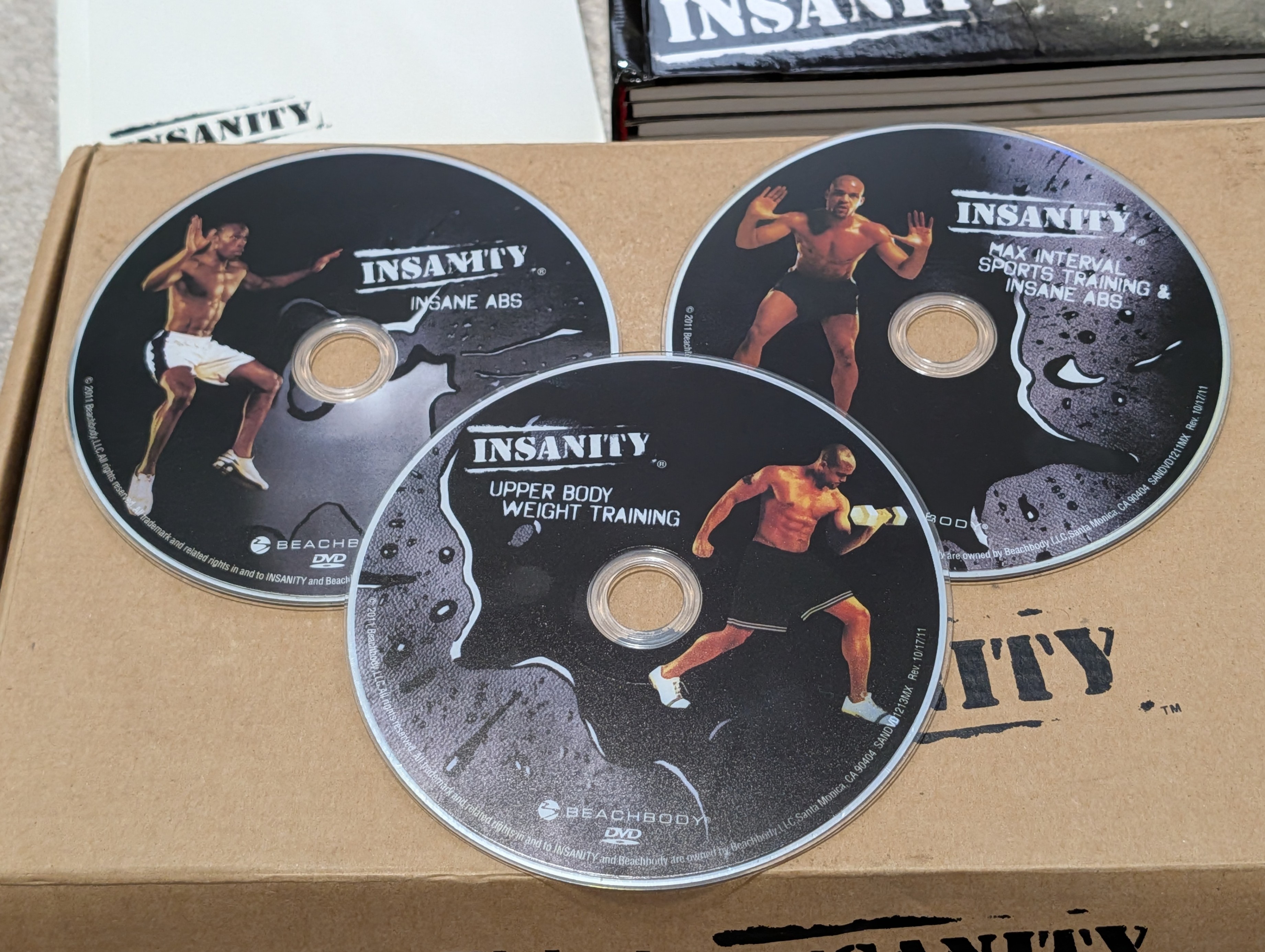 INSANITY Workout Program Deluxe Kit 10 + 3 DVD Set - photo 2