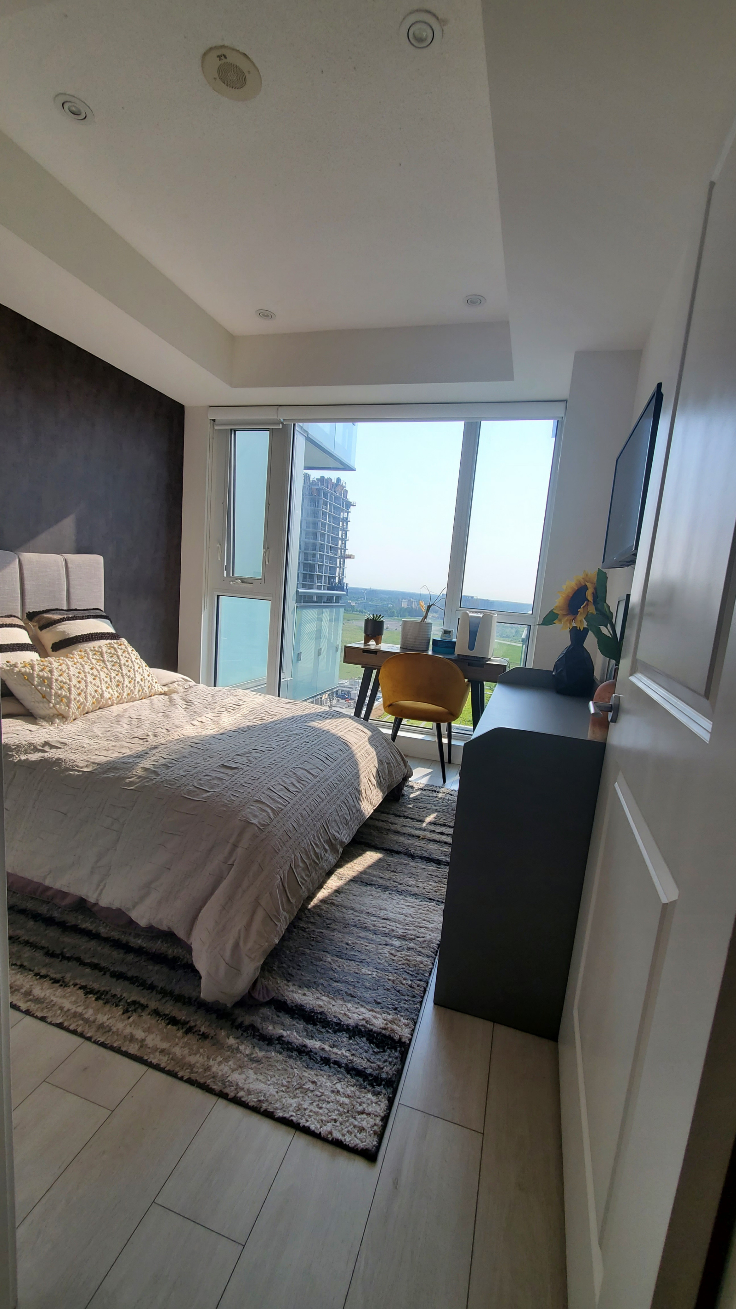 Modern 1+1 Condo in Downtown Markham!