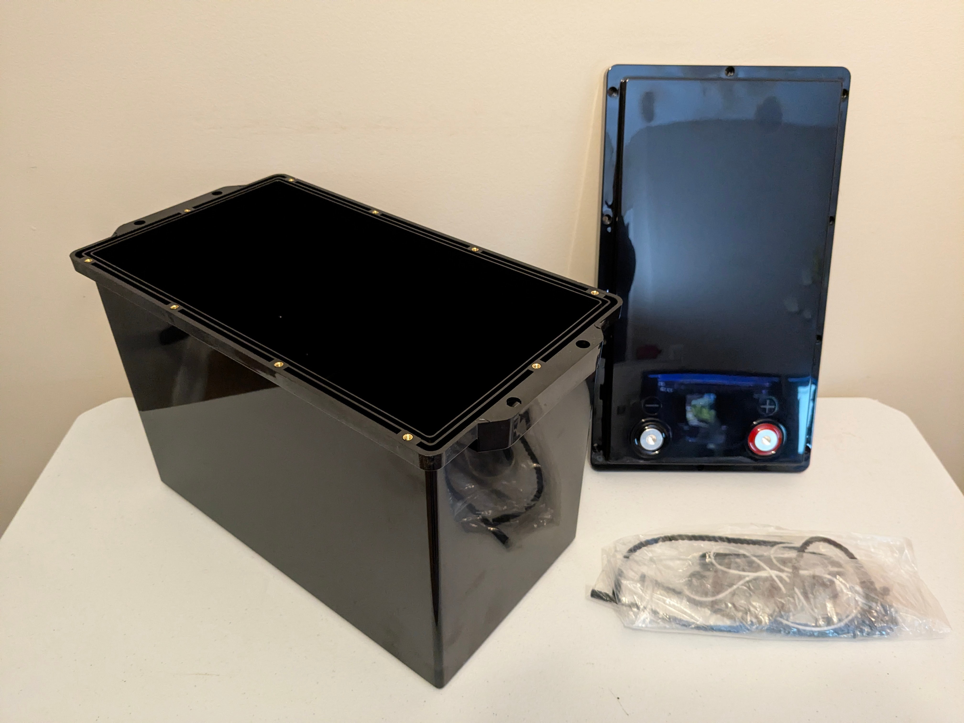180AH 314AH Battery Storage Boxes 12V Solar Cells Case - photo 5