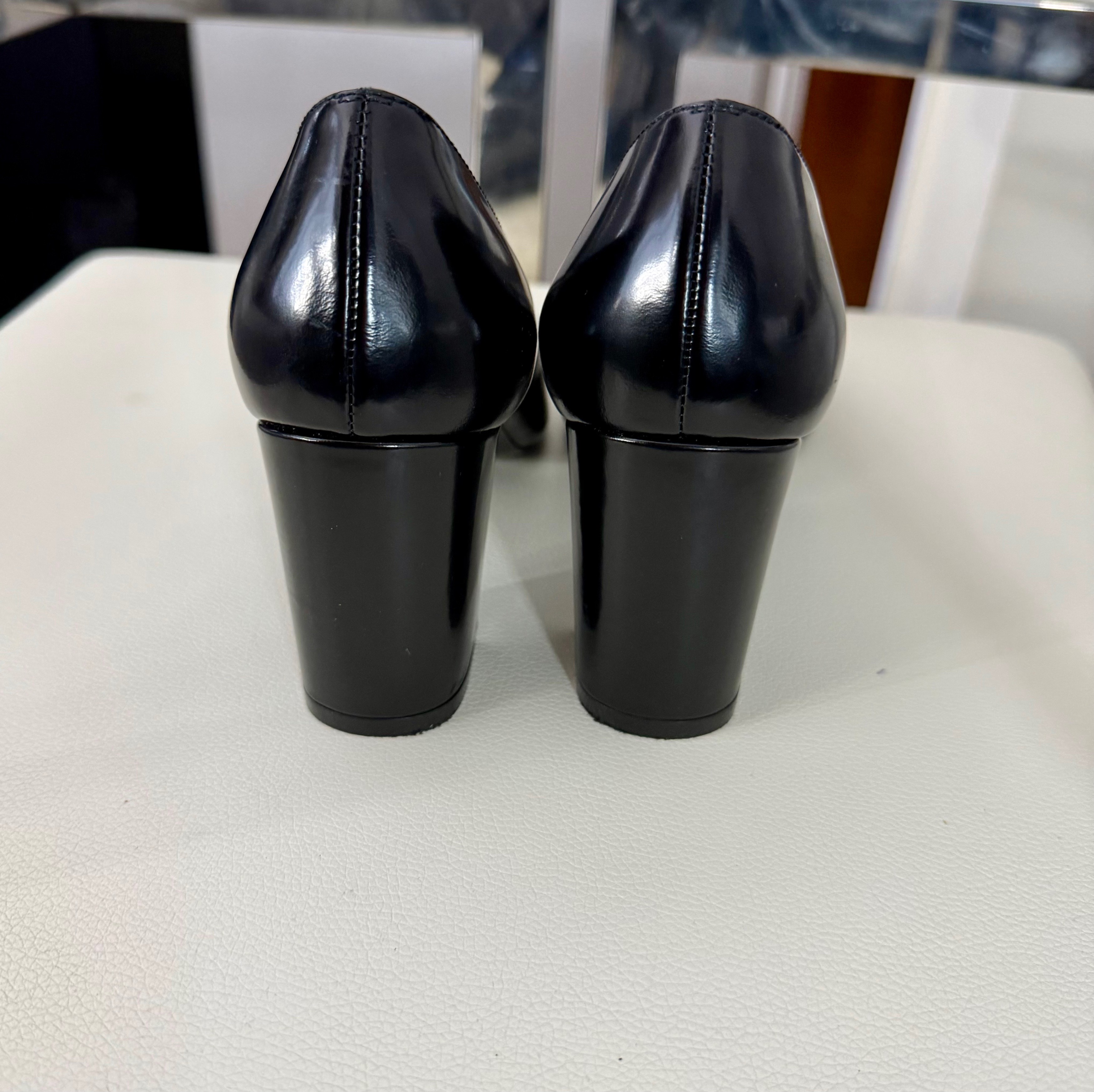 Stuart Weitzman Black Leather Pumps - photo 4
