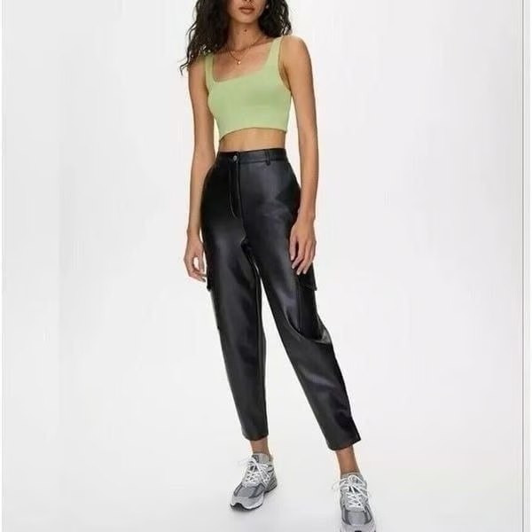 Aritzia Wilfred Faux Leather Modern Cargo Pant (Size 8)