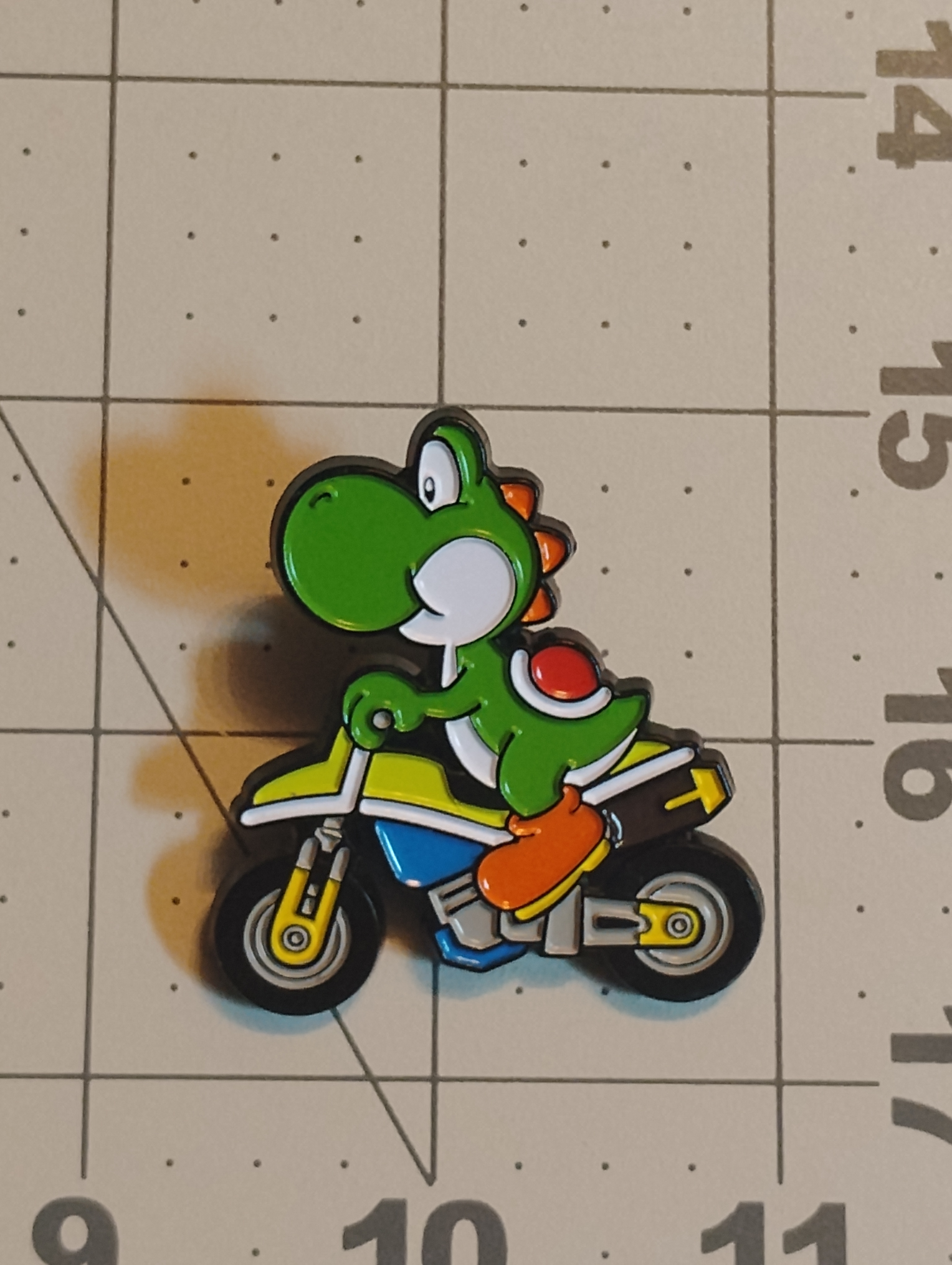 Official Nintendo Mario Kart Enamel Pin/Badge Yoshi