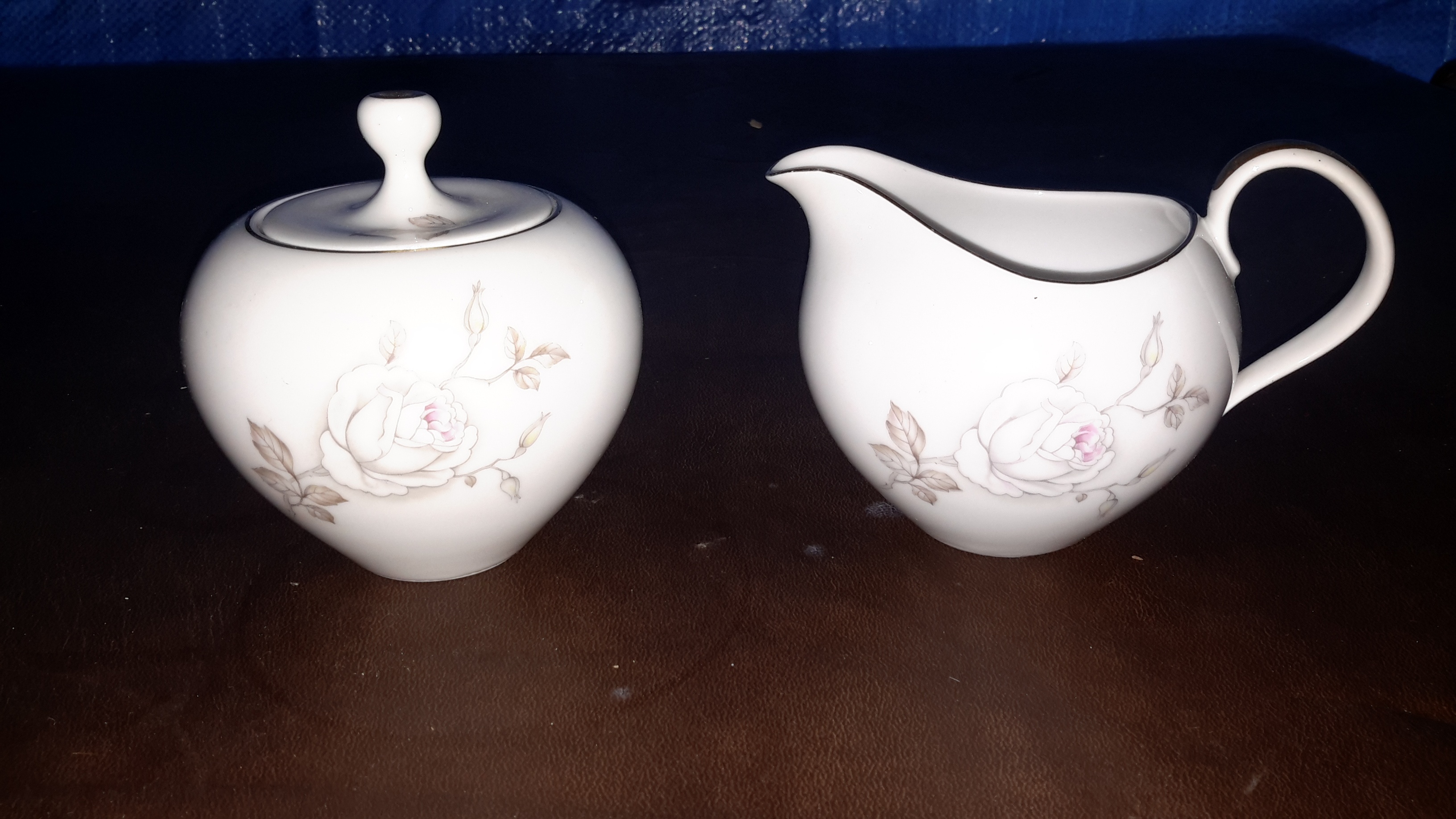 Creamer and sugar bowls $10 ea - photo 3