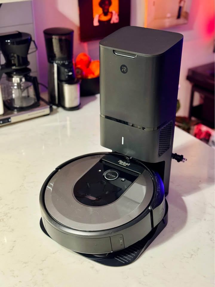 iRobot Roomba i8+ Vacuum. Great condition!