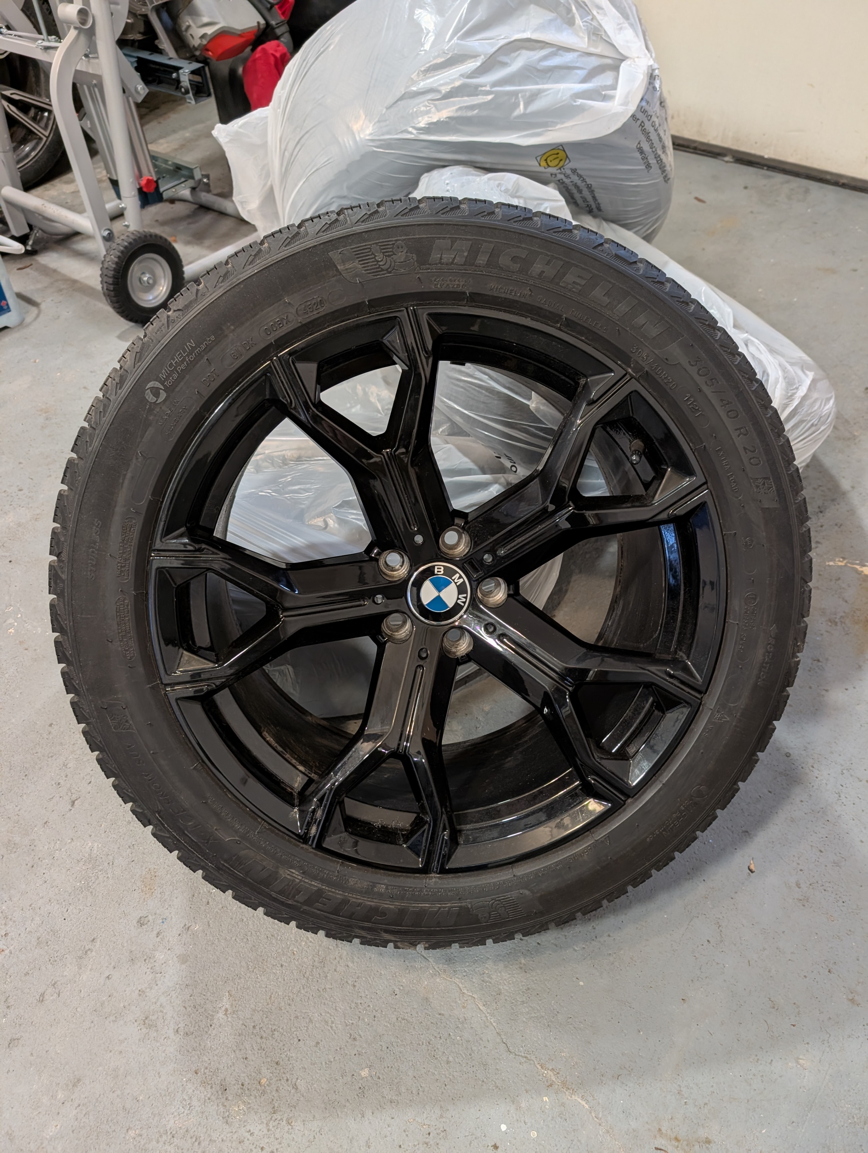 BMW X5 G05 Staggered Winter Rims and Tires
