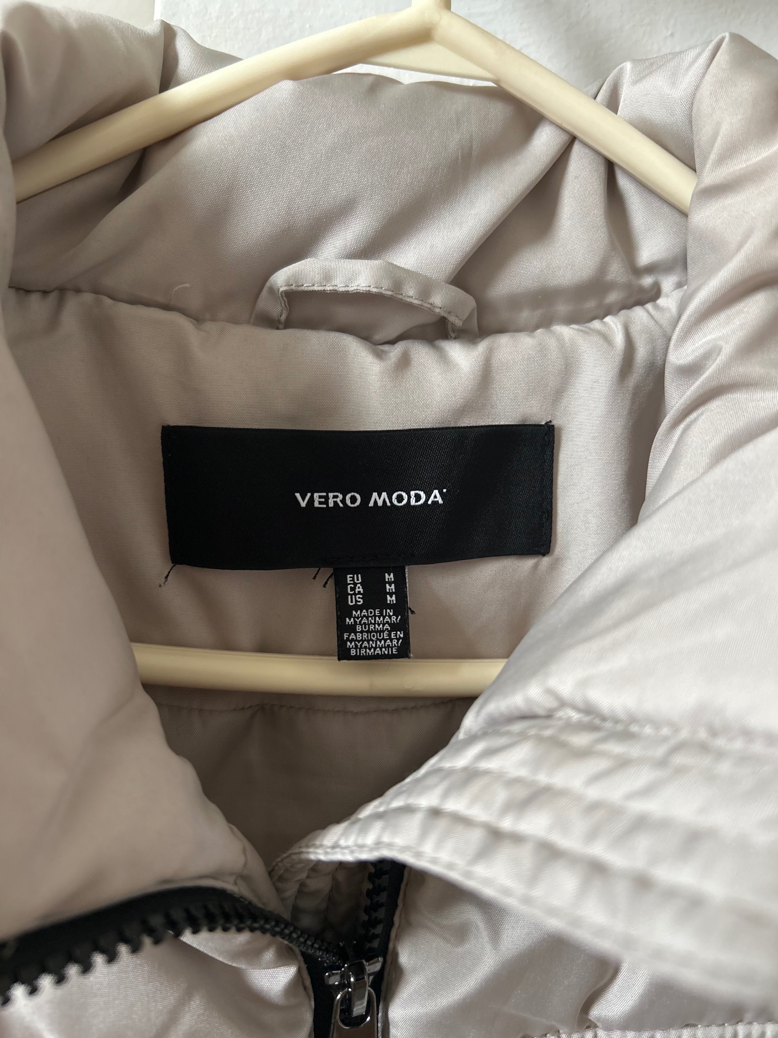 Vero Moda Puffer Vest - Size M - photo 3