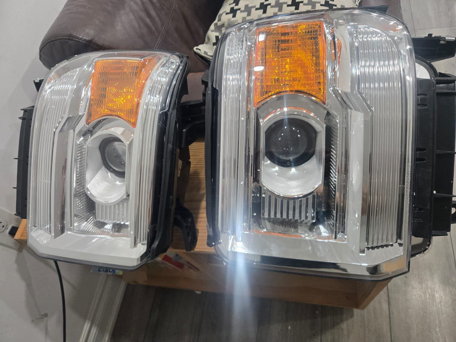 BRAND NEW GMC Sierra Headlight Assembly 2014-18 - photo 4