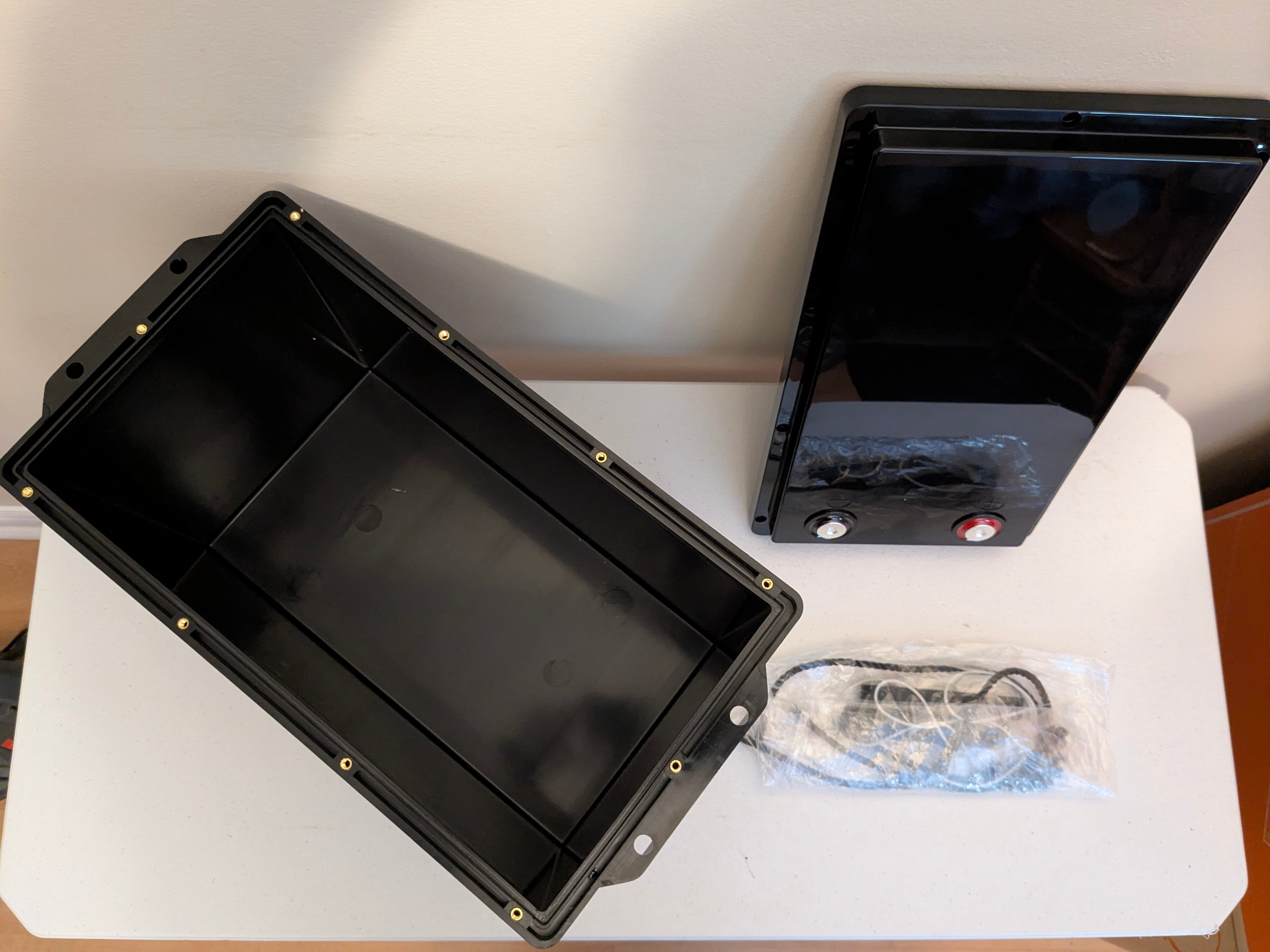 180AH 314AH Battery Storage Boxes 12V Solar Cells Case