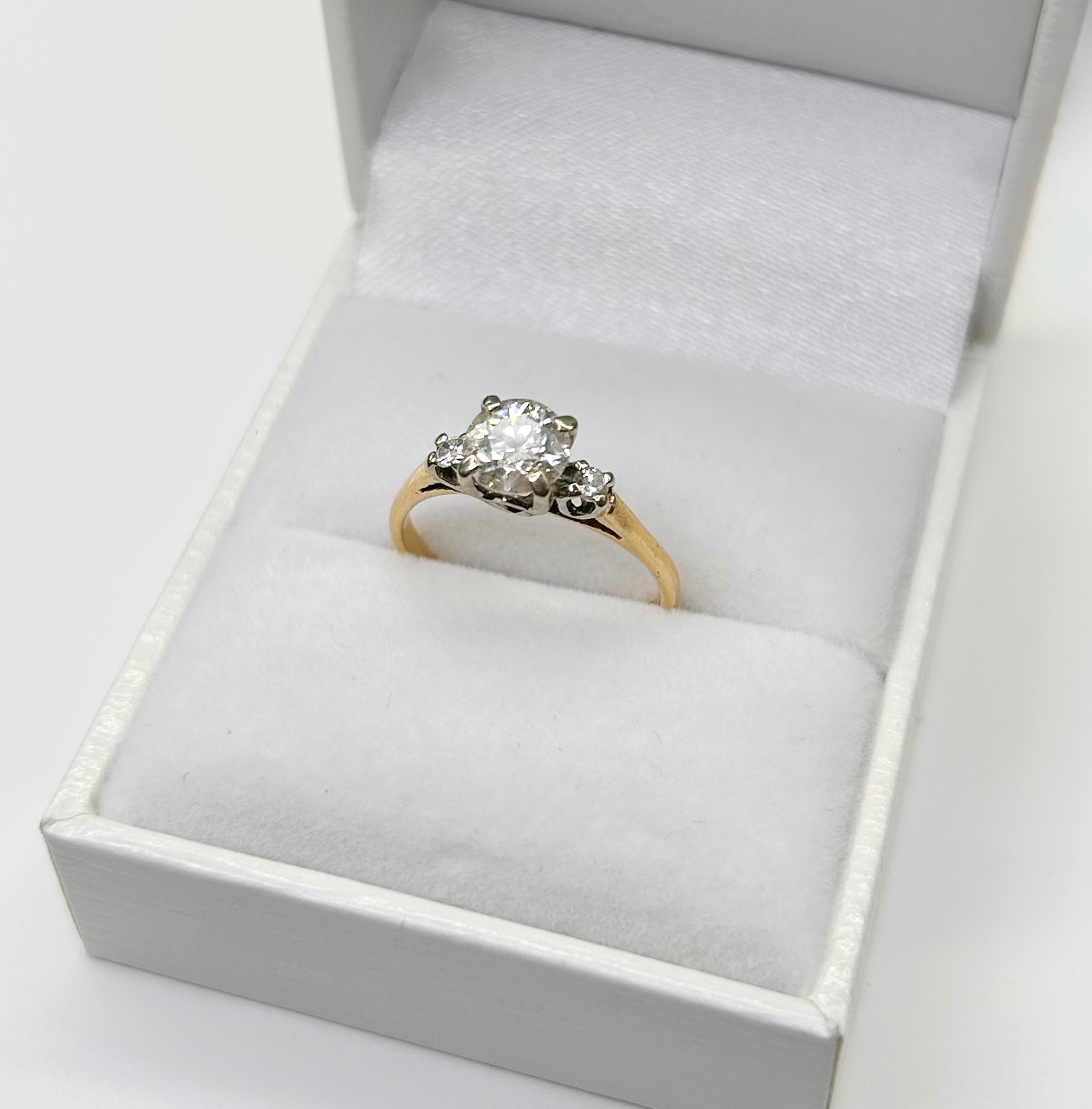 14K Yellow Gold Ring With Three Brilliant Diamonds - photo 3