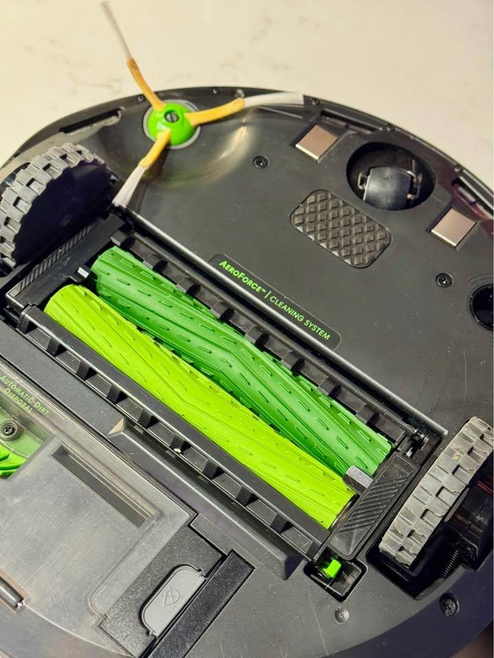 iRobot Roomba i3+ vacuum. Like new! - photo 5