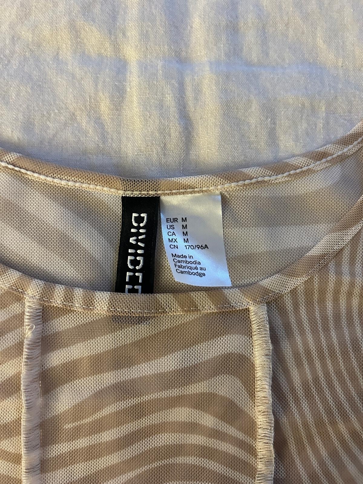 H&M Divided Mesh Swirl Top (Size M) - photo 3