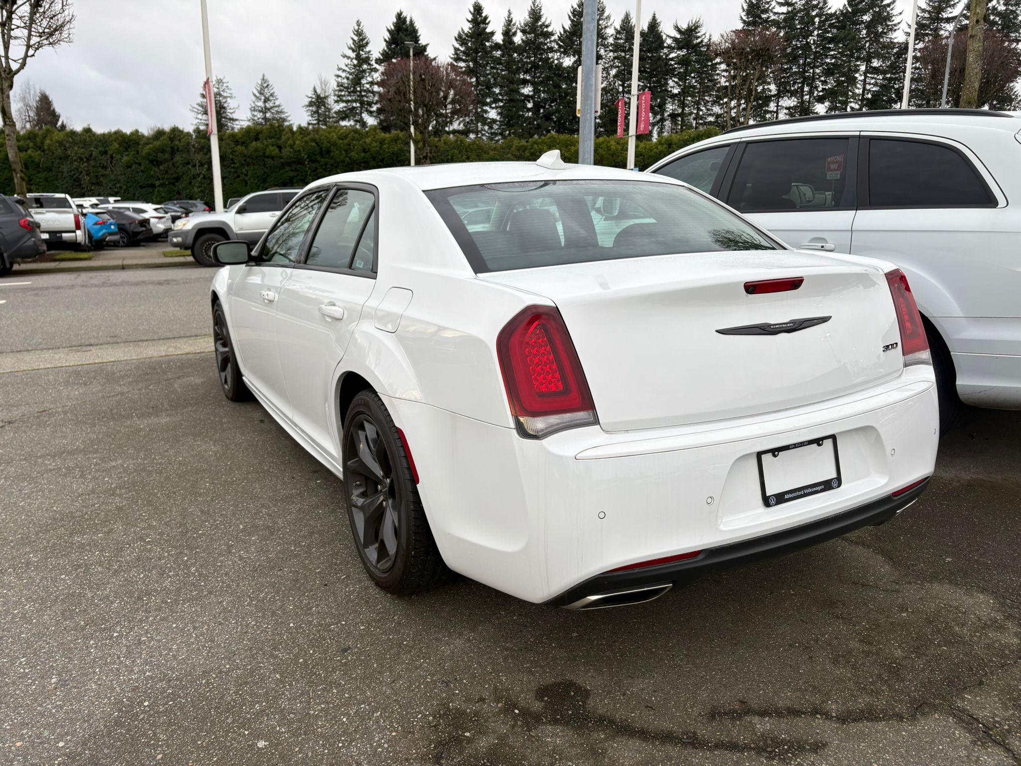 2023 Chrysler 300 Touring L - photo 2