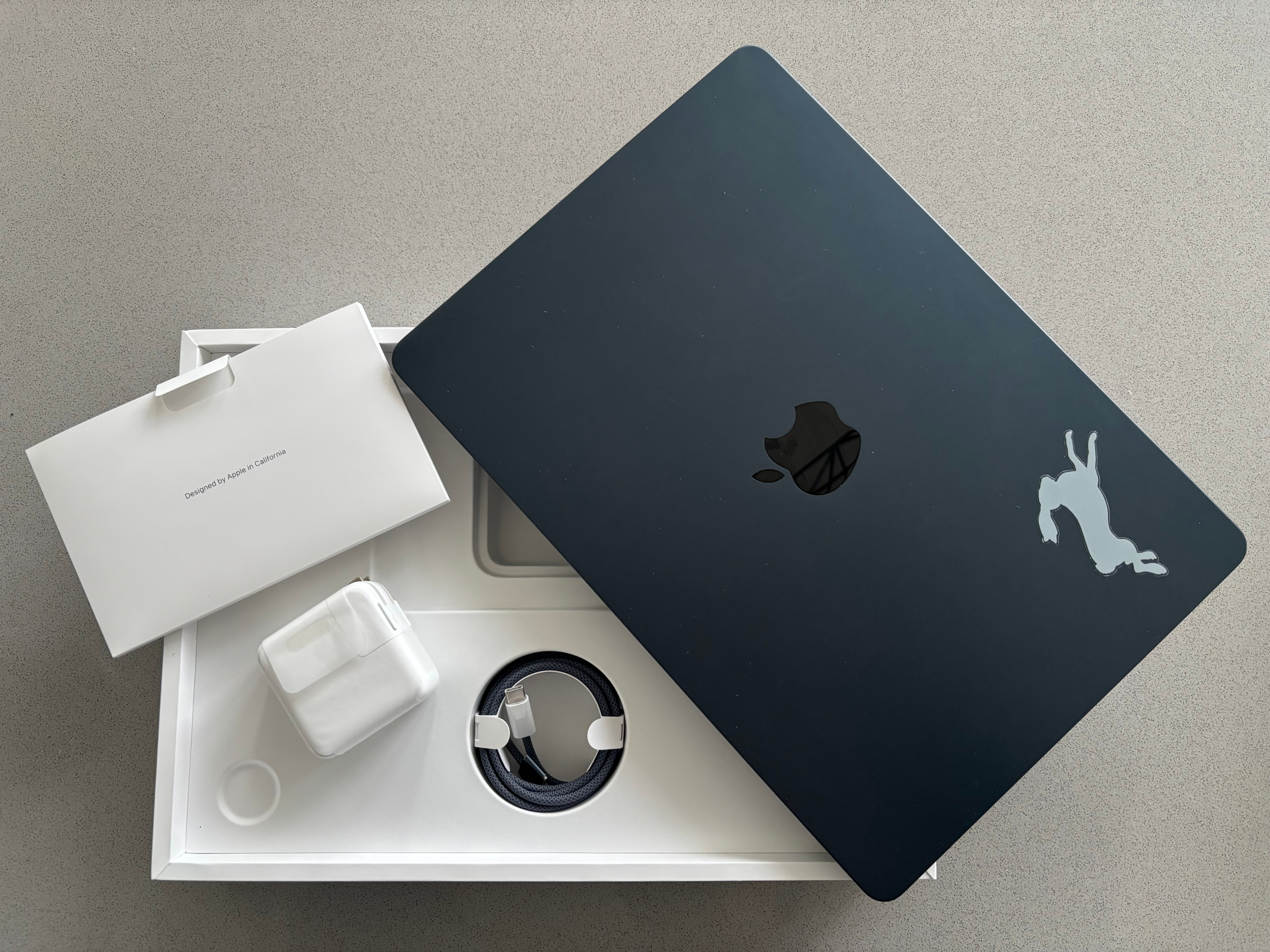 Macbook Air M2 2022 🤖 AI-ready with 16GB RAM
