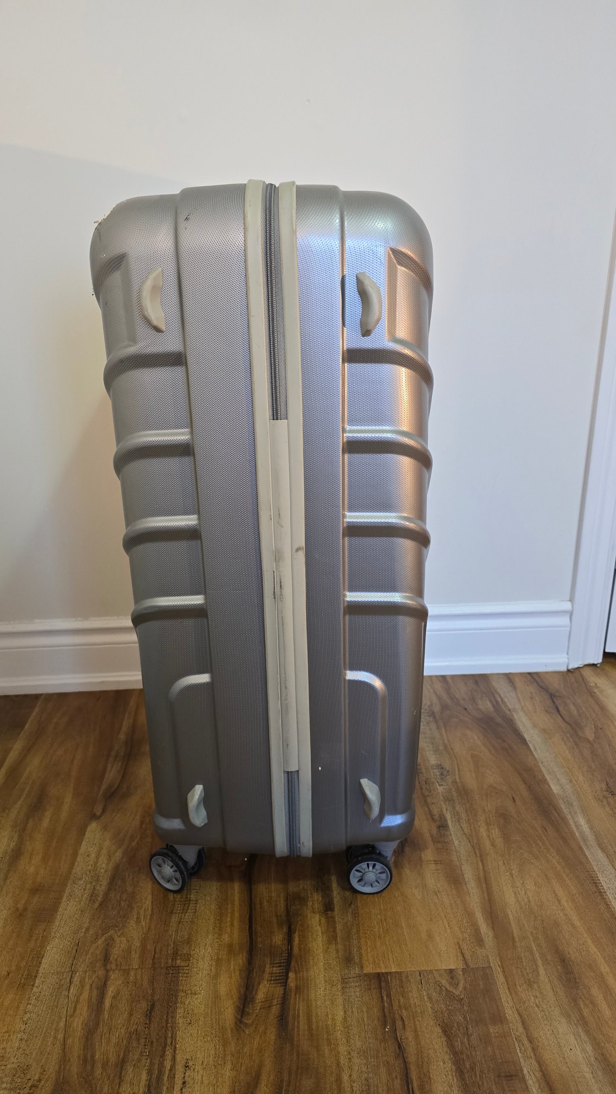Carlton Silver Hardside Suitcase - photo 2