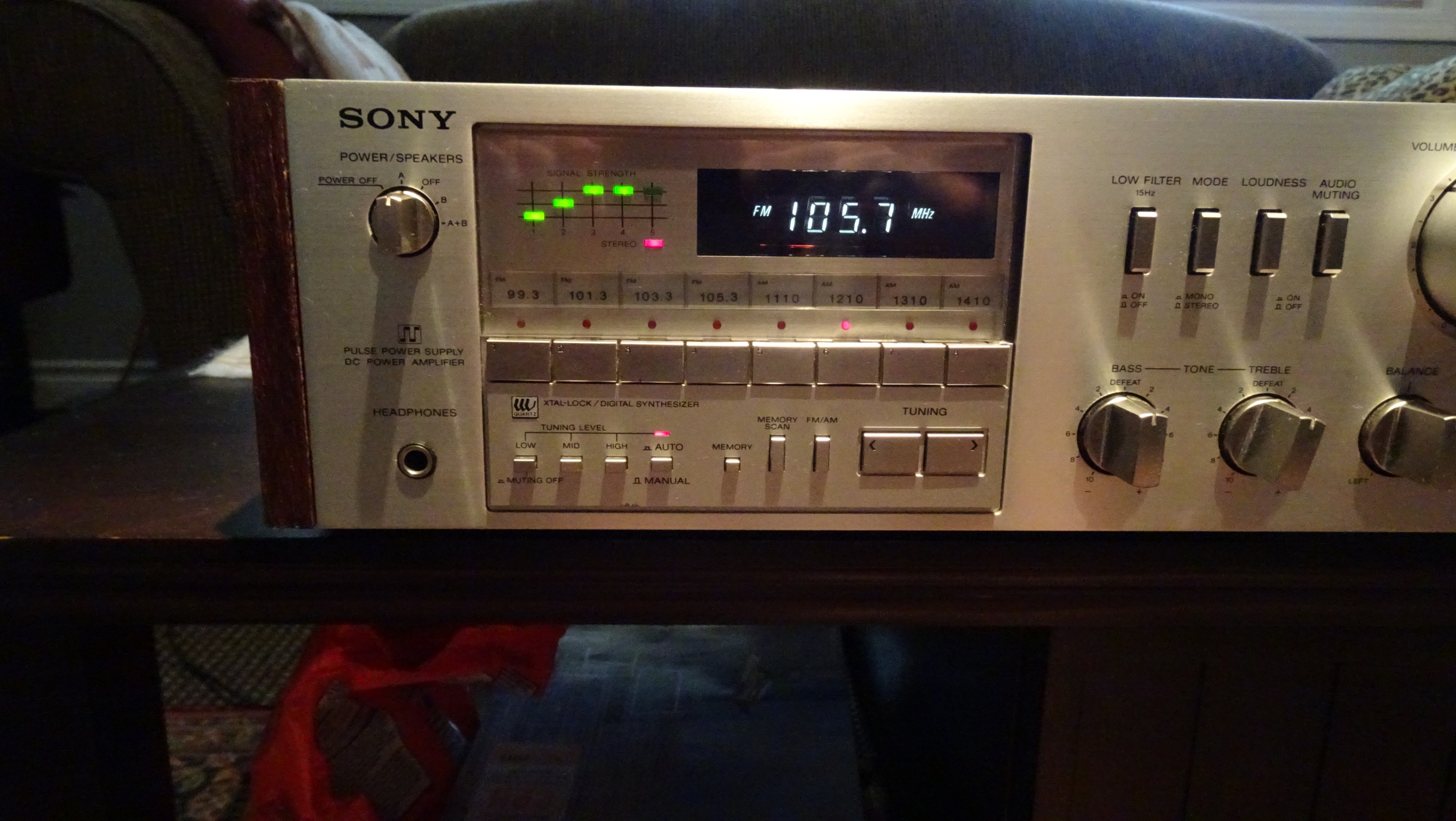 Sony STR V55 Receiver - photo 2