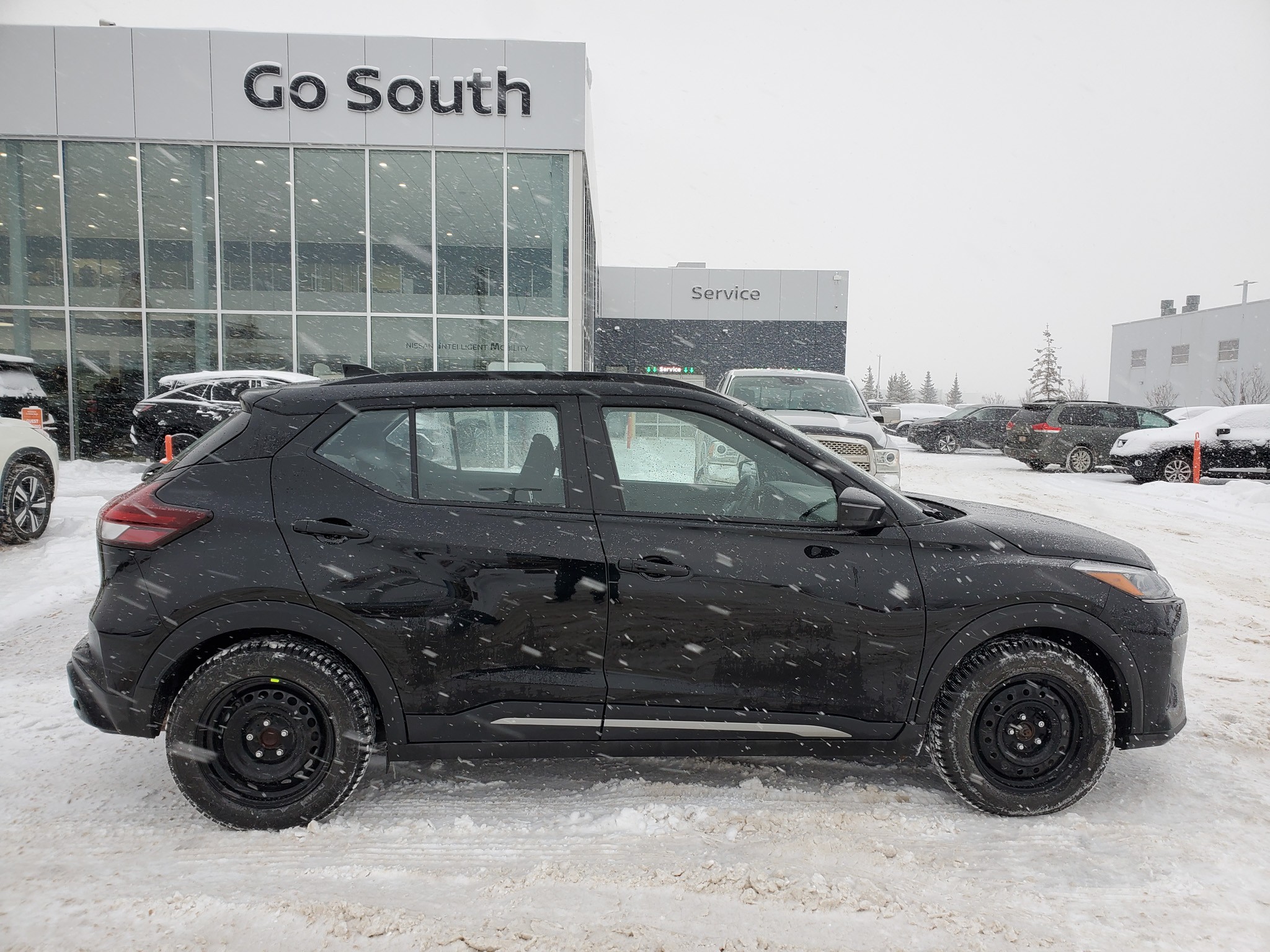 2024 Nissan Kicks SR - photo 2