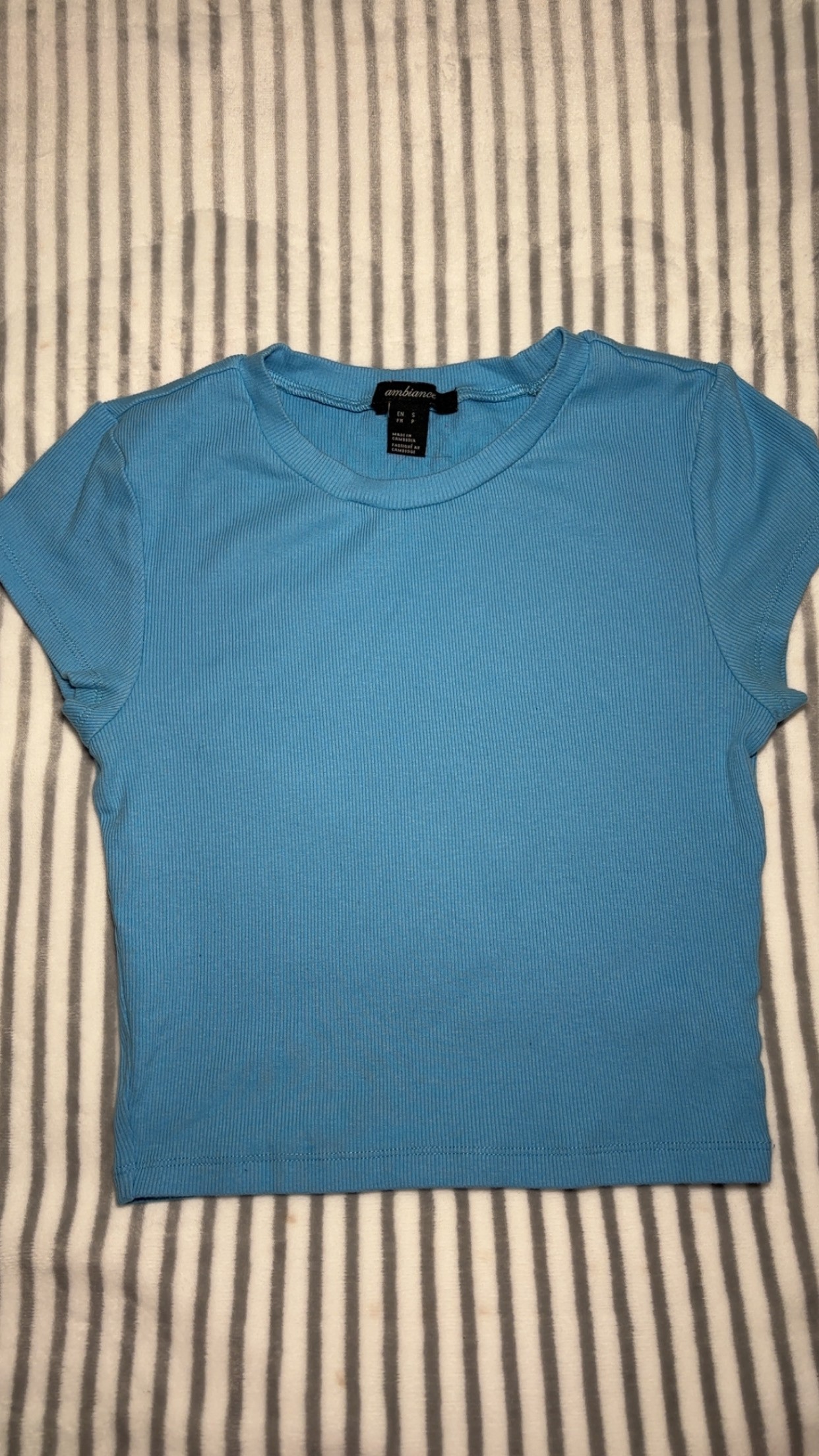 Blue short sleeve tight shirt