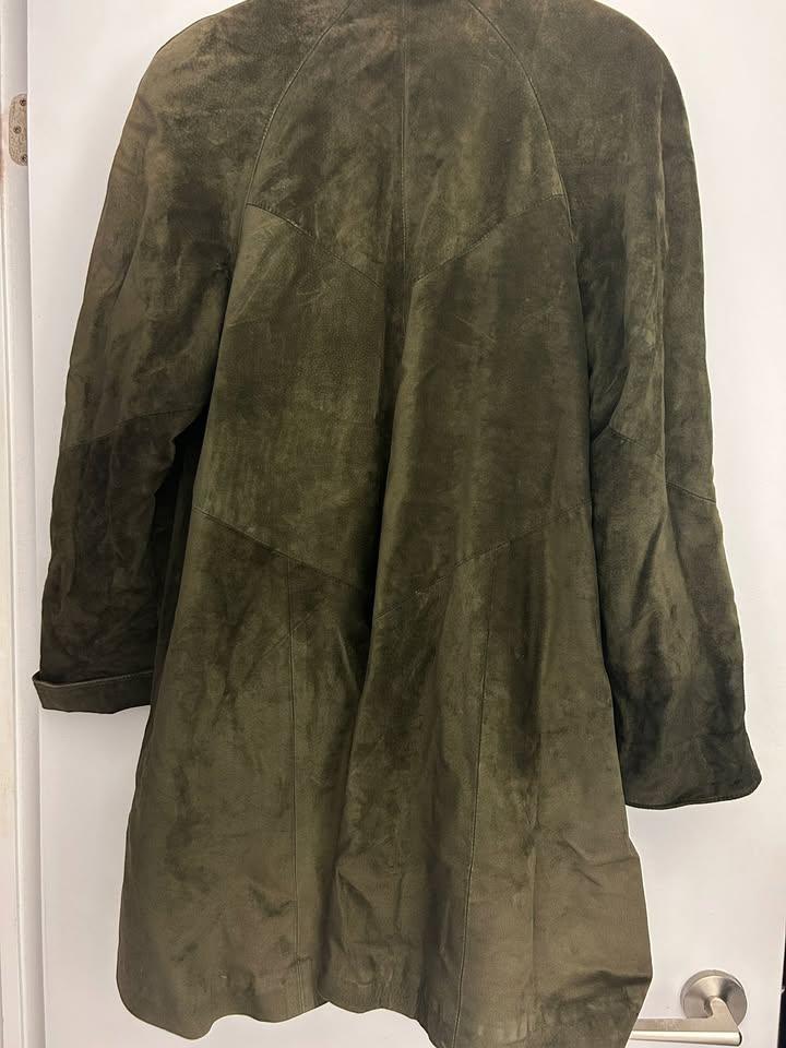 Vintage Danier Suede Swing Coat – Olive Green (Oversized Fit) - photo 5