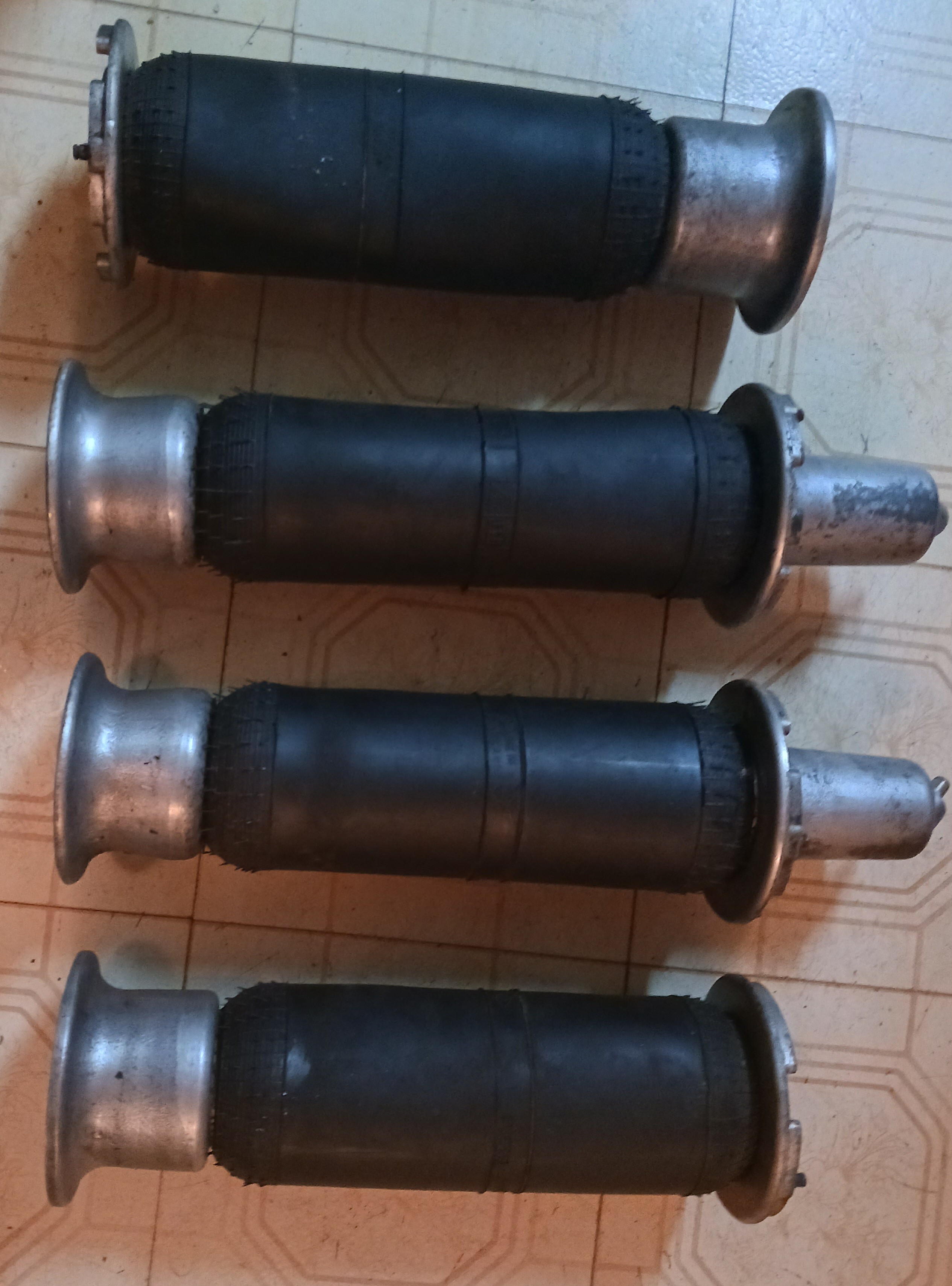 Set of 4 x range rover county classic air spring 1990-1993