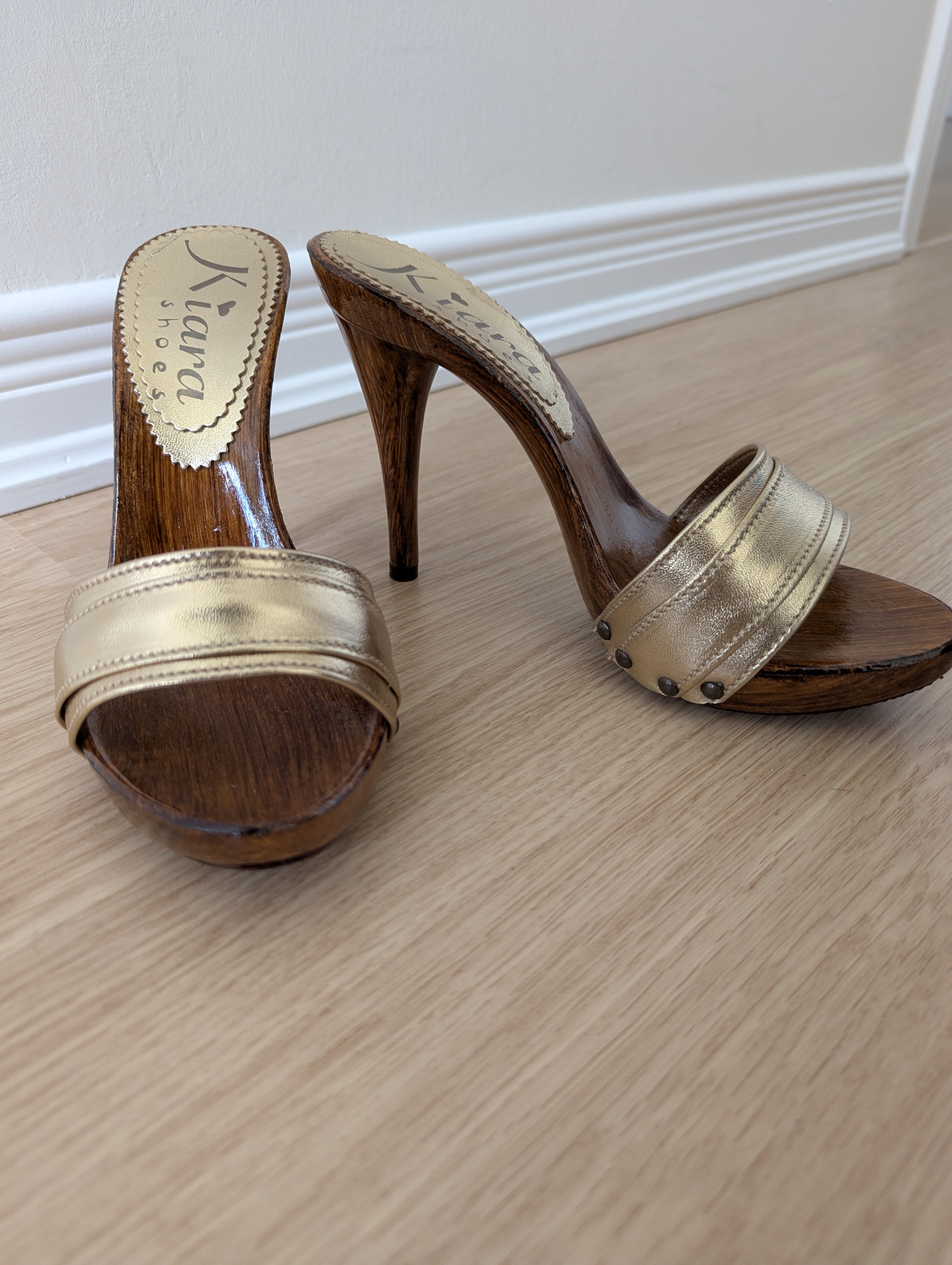 Gold Mule Kiara Wood Heel Size 38 / Size 7
