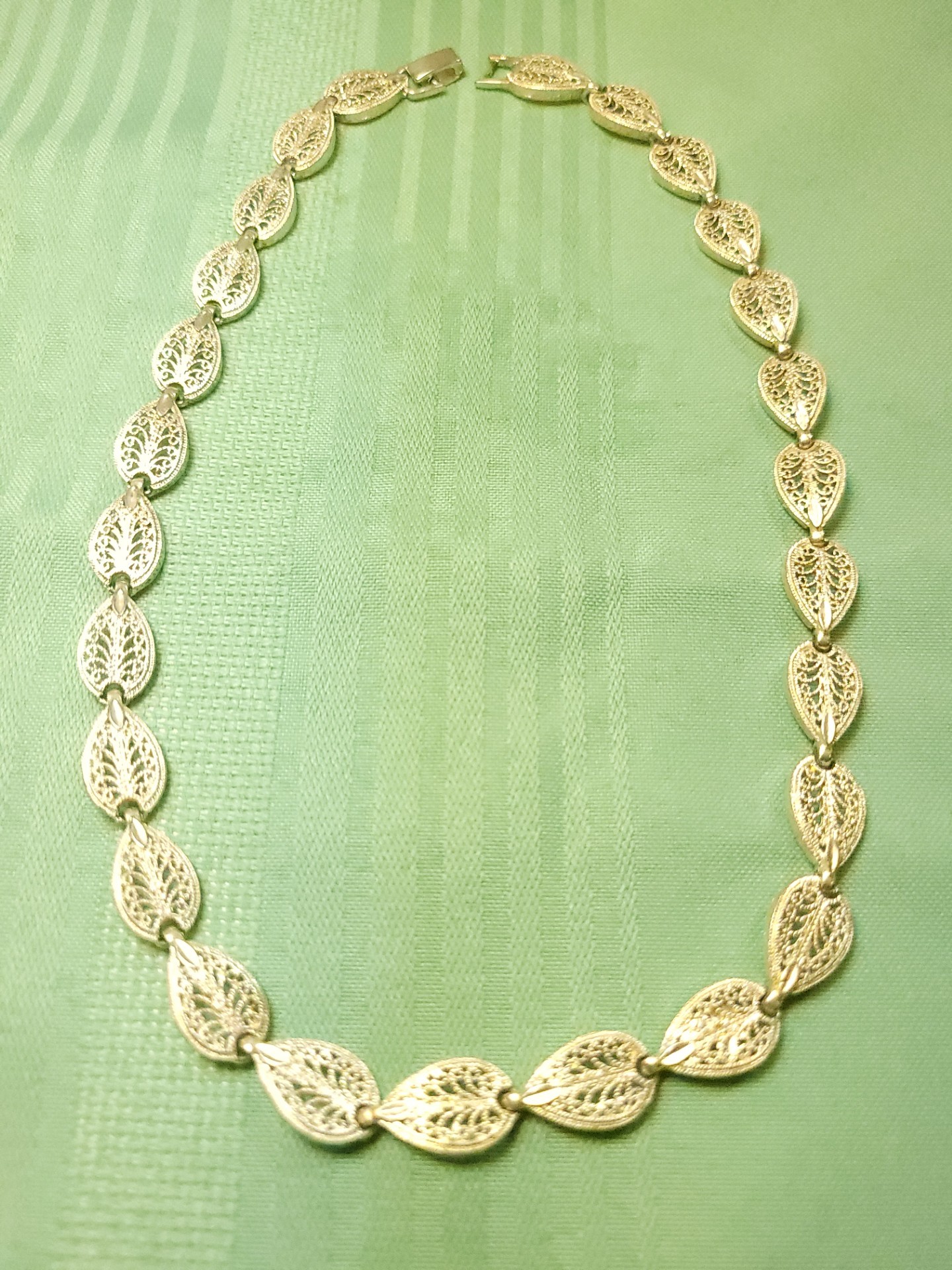 1950s Silver Tone Filigree Leaf Link Choker Necklace 18.75 Inch