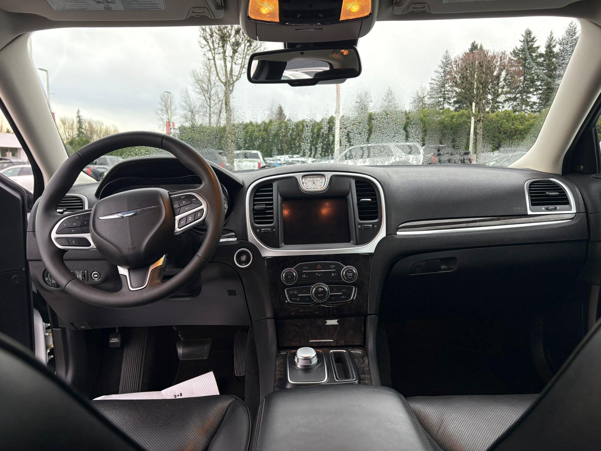 2023 Chrysler 300 Touring L - photo 5