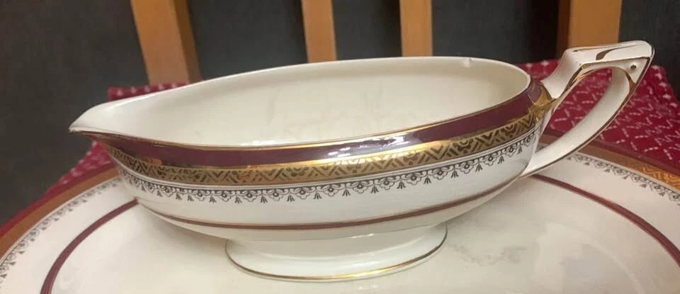 Rare "Royal Crowning" Vintage Gravy Boat and Platter Set - photo 3