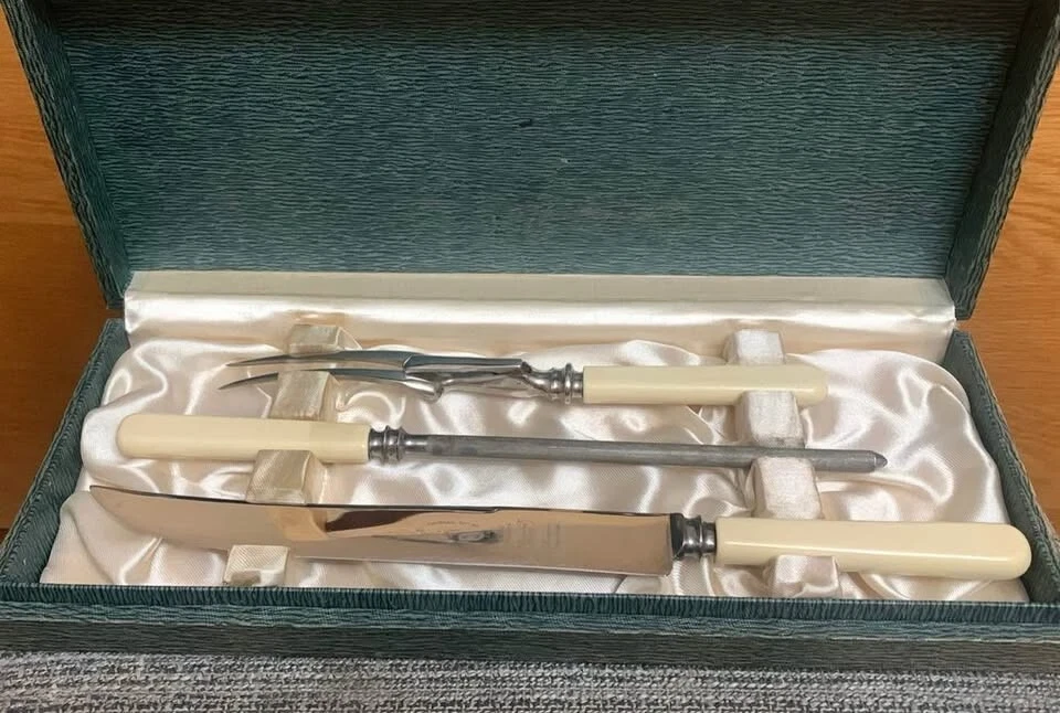 Vintage Robert F. Wilding & Co. Carving Set