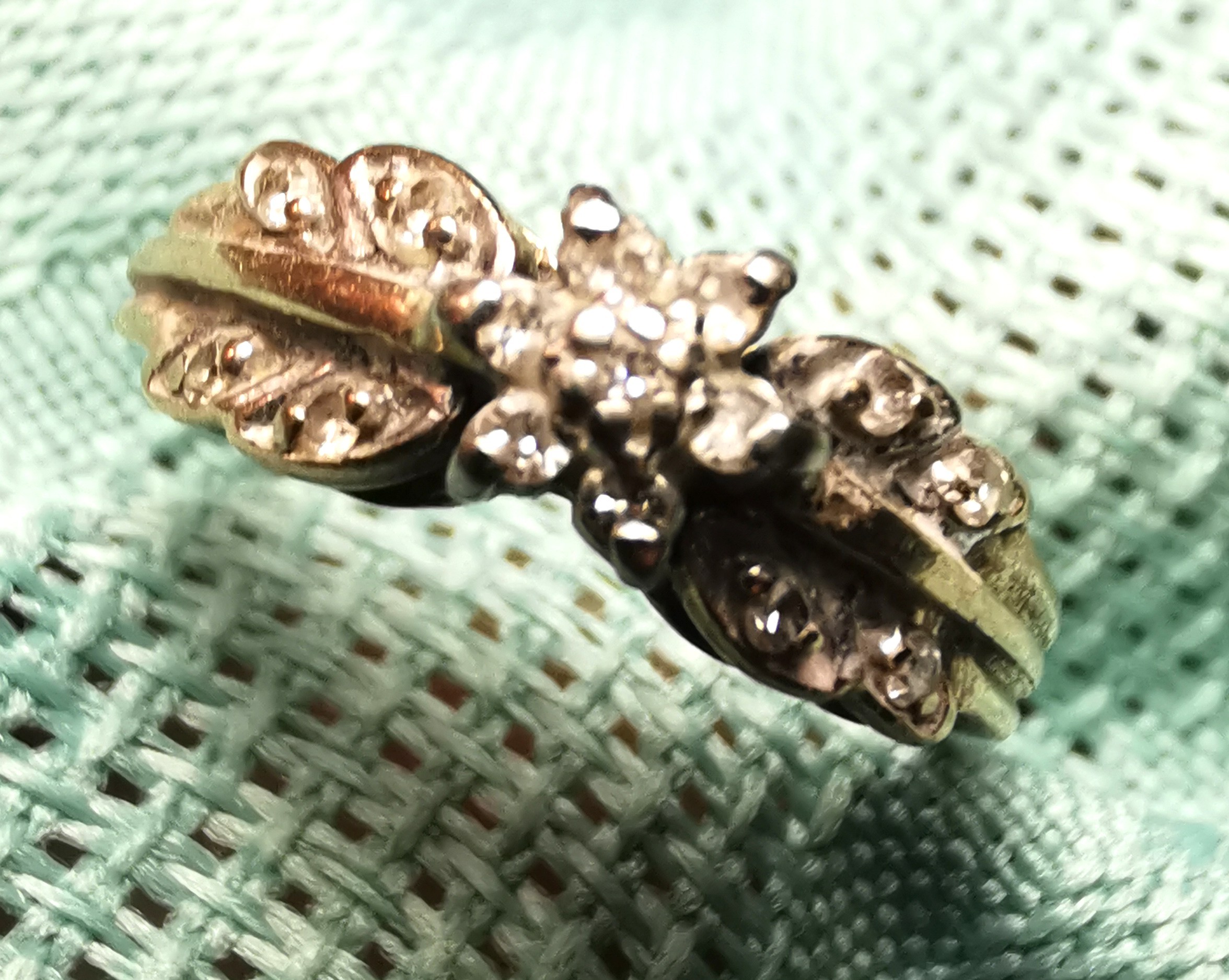 Heavy 3g Vintage 10K Yellow Gold Diamond Cluster Ring Size 4 - photo 3