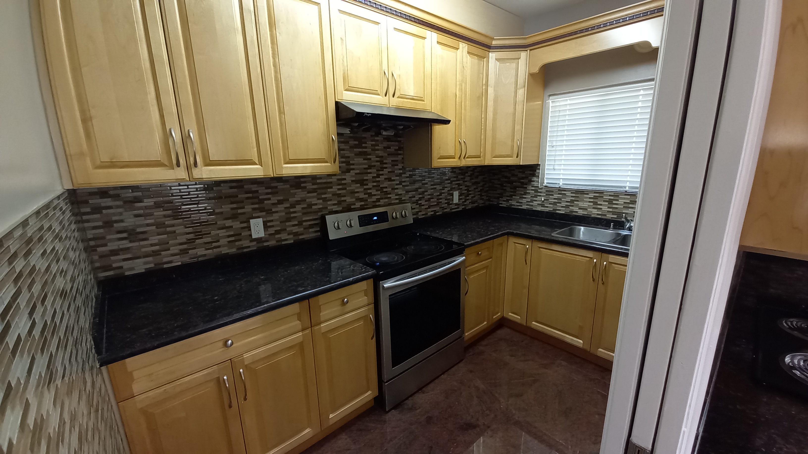 500’ 1bdrm suite at ground level in the grand house - photo 2