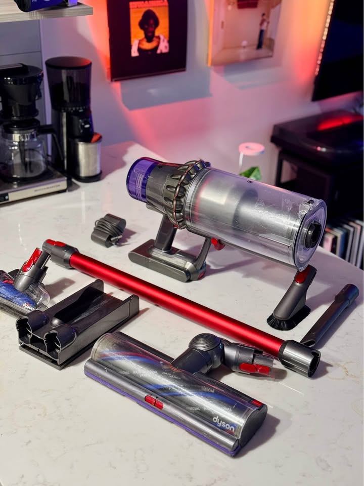 Dyson Outsize V11 Vacuum. Great condition!