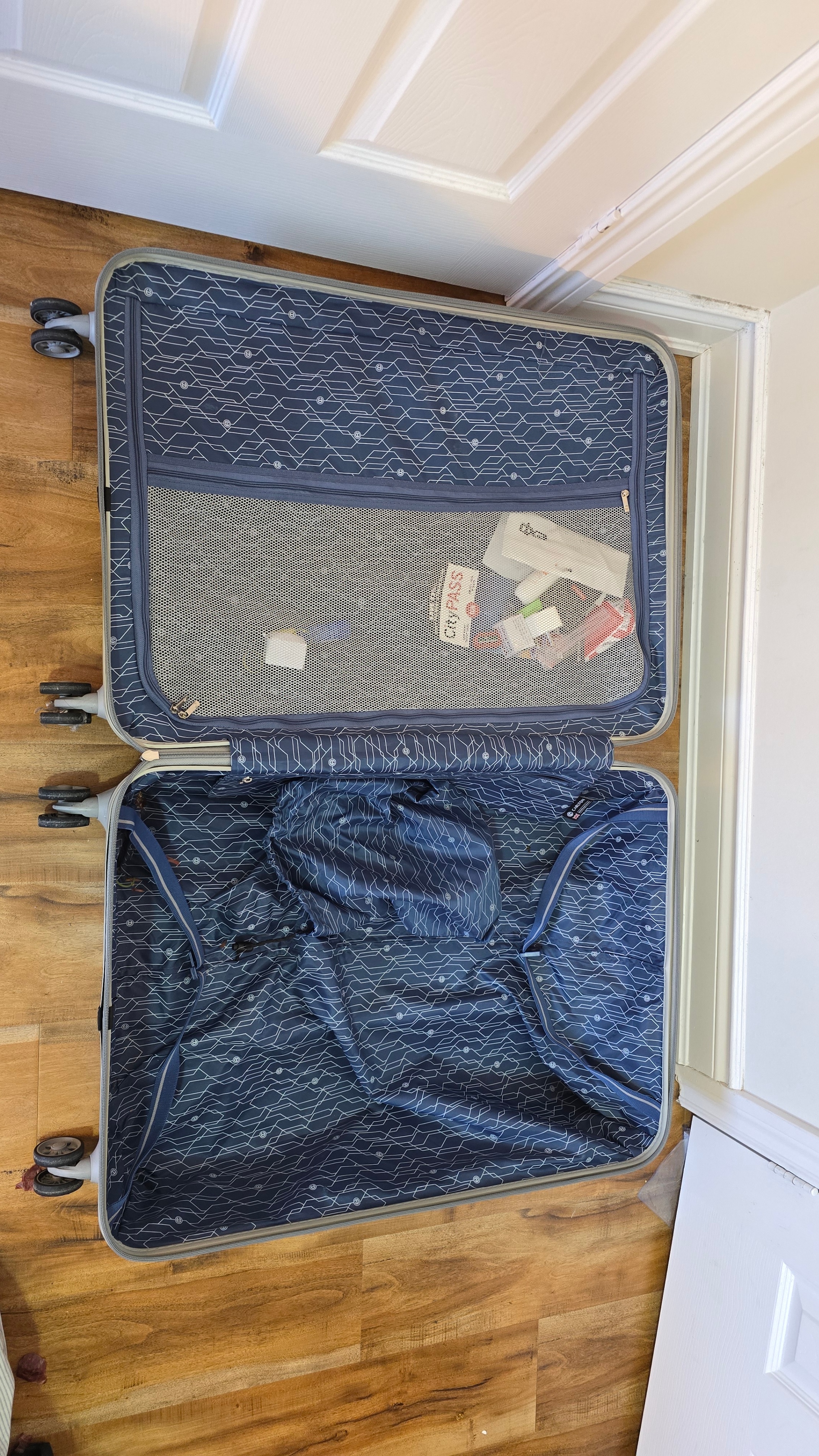 Carlton Silver Hardside Suitcase - photo 5