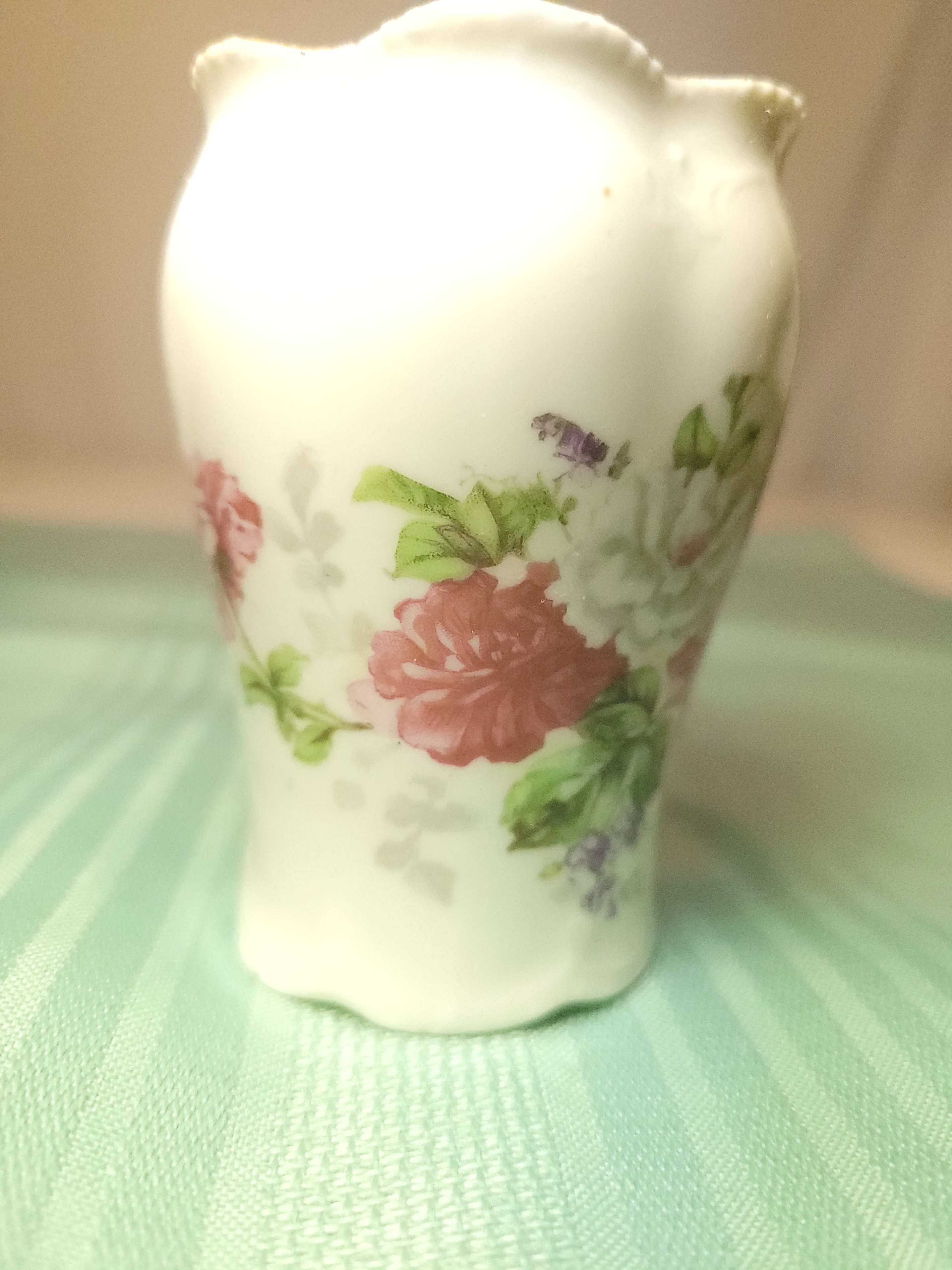 1950s Porcelain Creamer - Pink Moss Rose Pattern, Scalloped Gold - photo 5