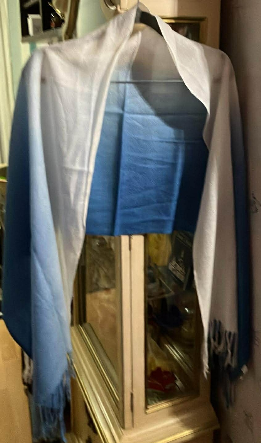 Shawl Blue and White (light weight)
