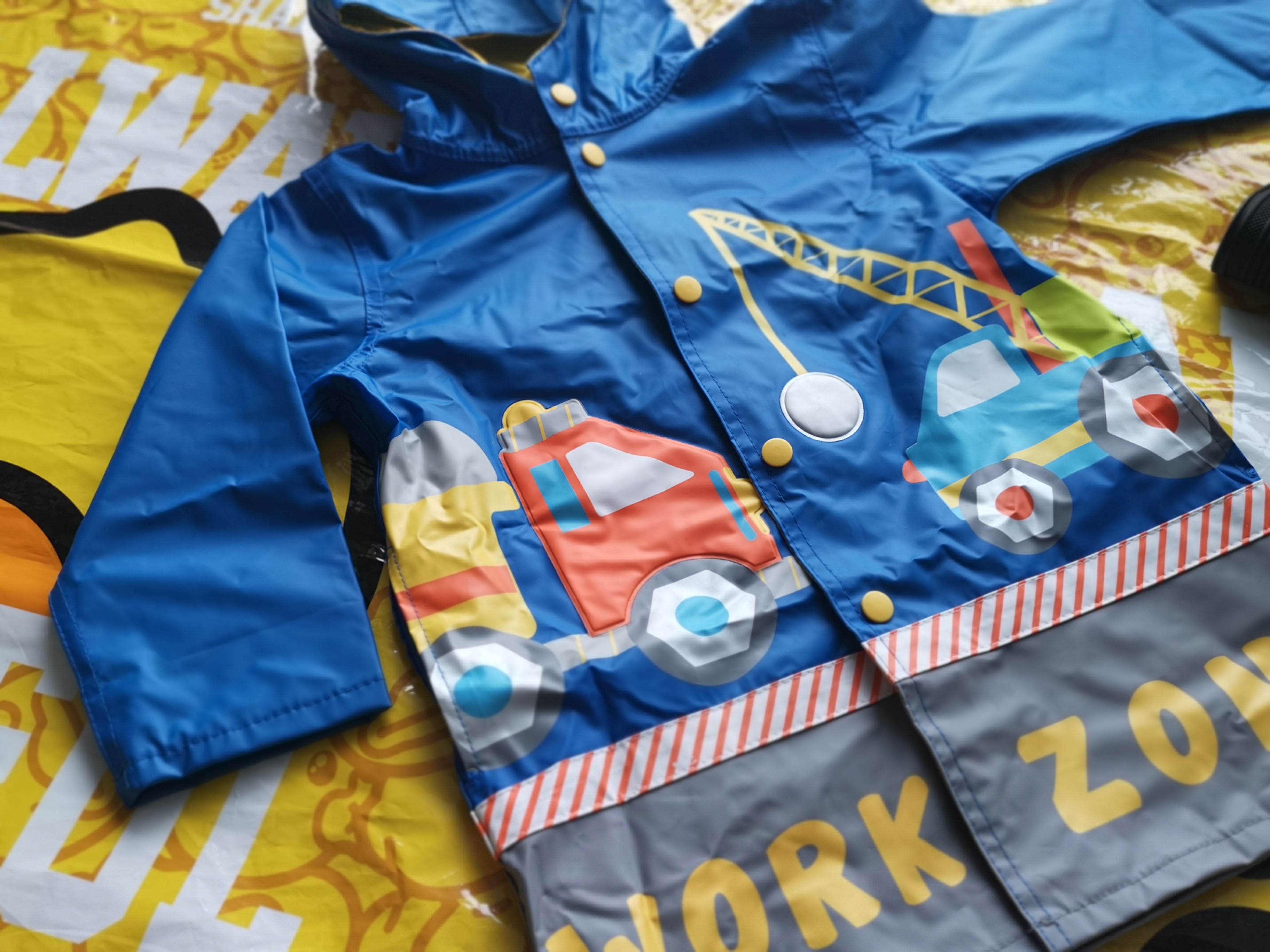 Kids 3T Raincoat & Boots Set boy - photo 2