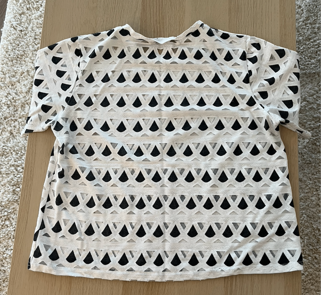 Black and White Patterned T-Shirt - photo 2