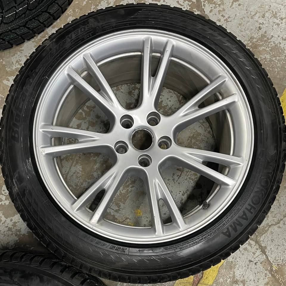 19 Inch Tesla Y Winter Package Used - photo 4