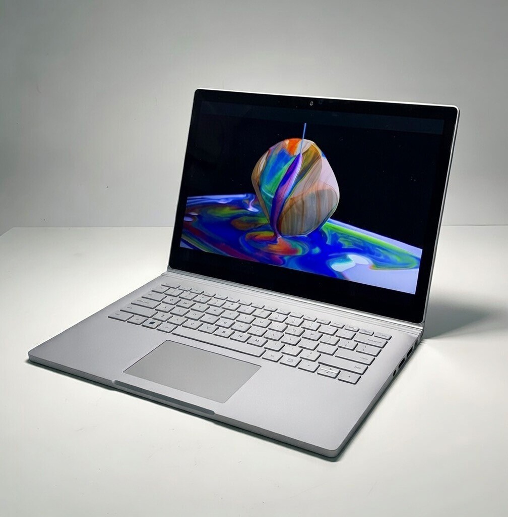Microsoft Surface Book 2 Laptop / i5-7300U / 8GB / 256GB