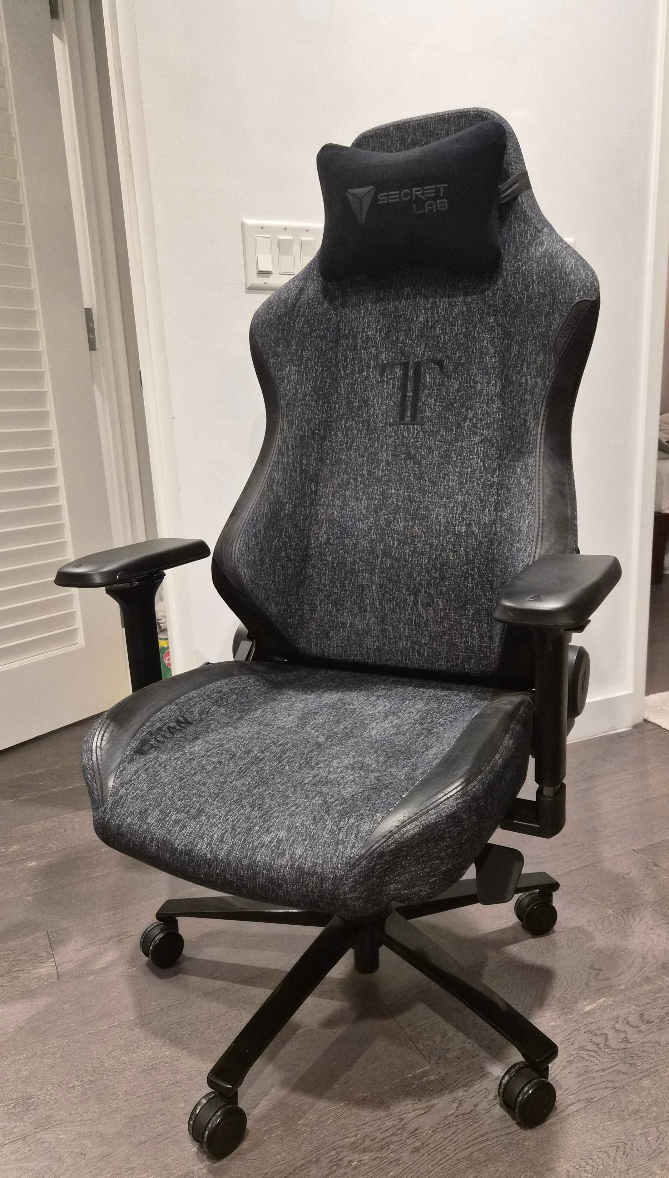 Secretlab Titan SoftWeave - Cookies & Cream