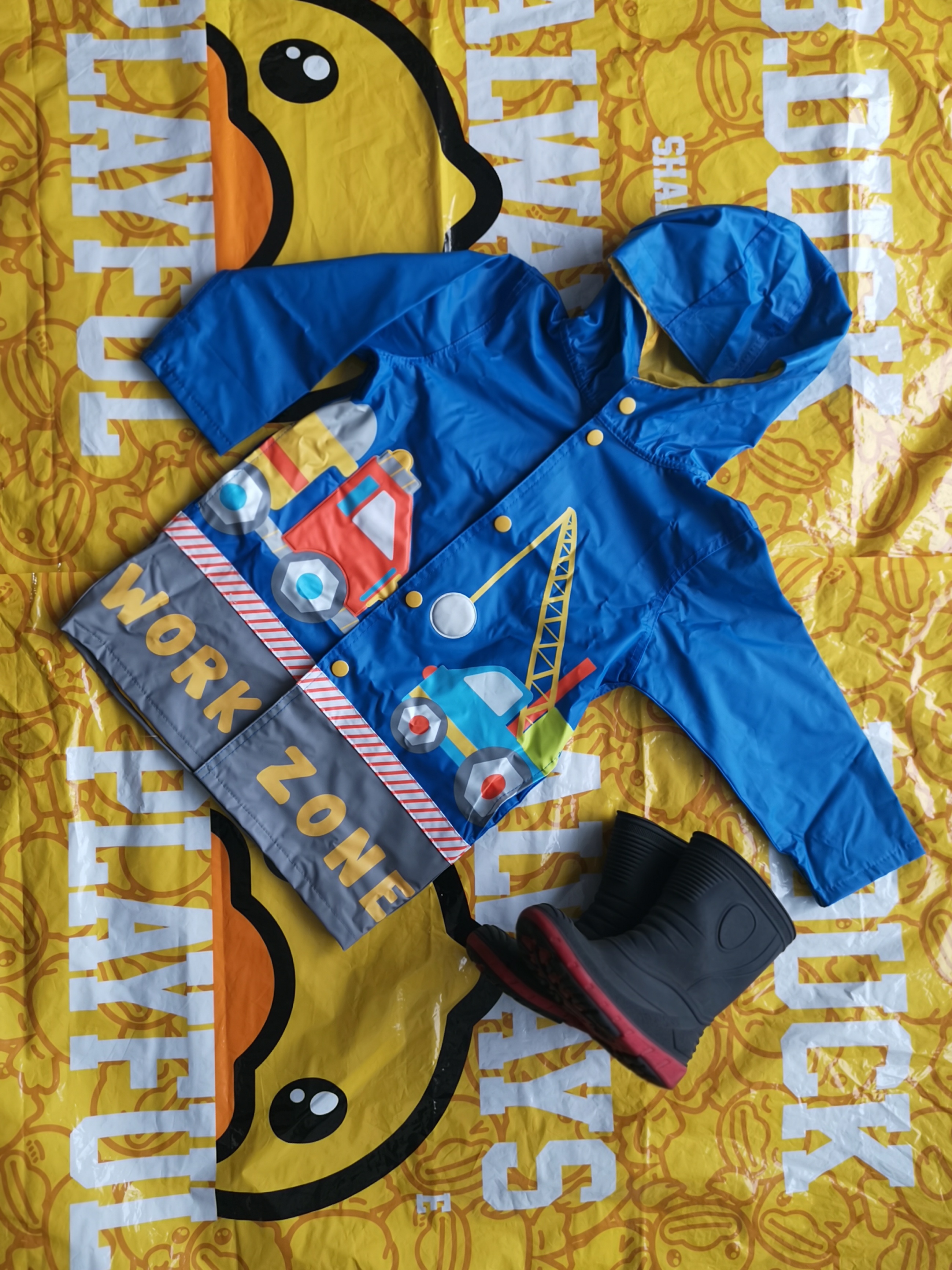 Kids 3T Raincoat & Boots Set boy