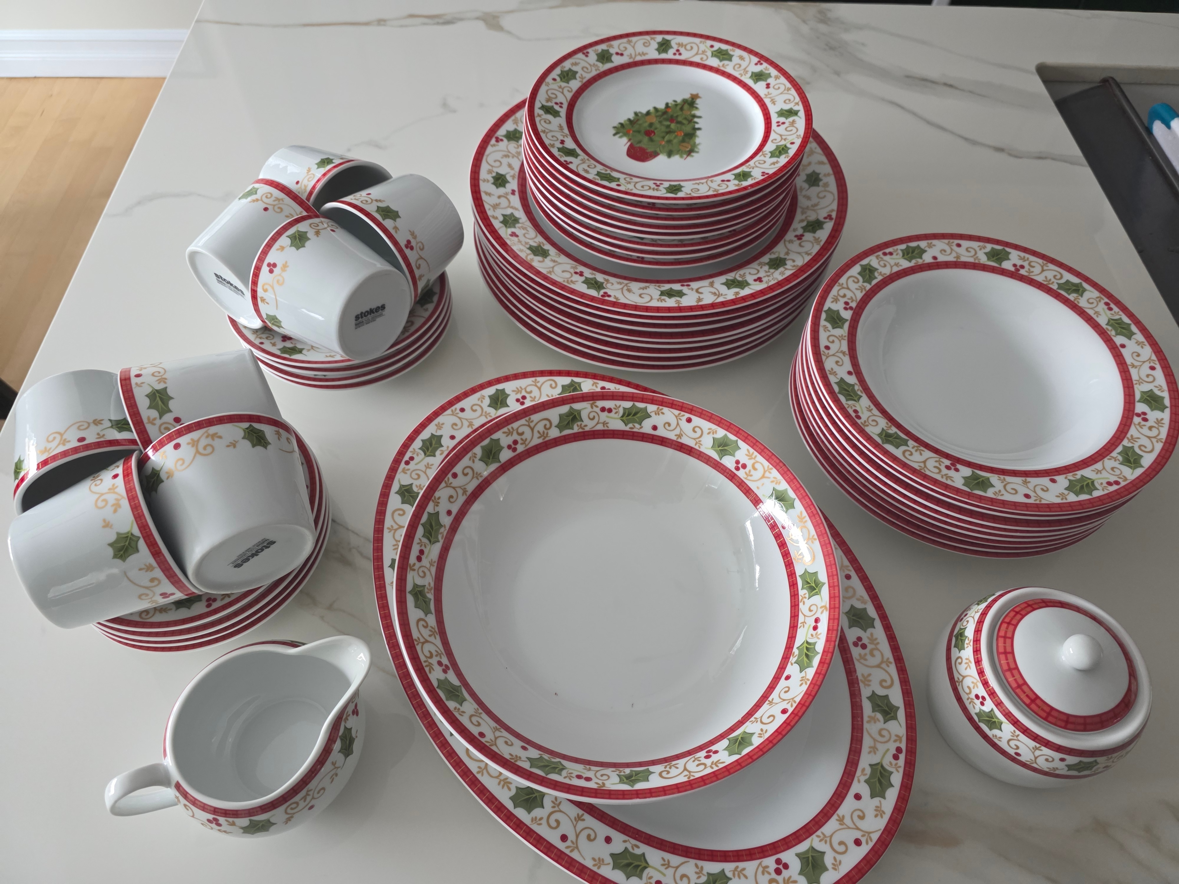 Holiday Collection 44-Piece Porcelain Dinnerware Set