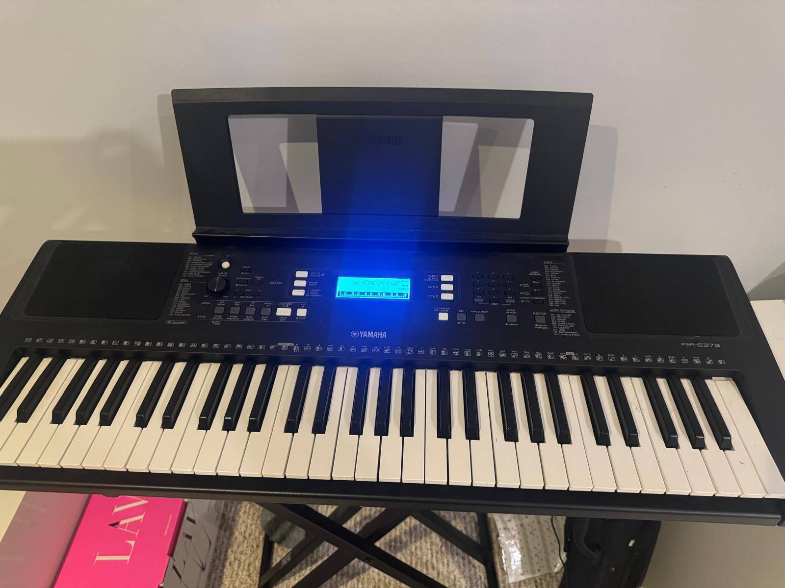 Yamaha PSR-E373 Keyboard + Stand (Excellent Condition) - photo 2