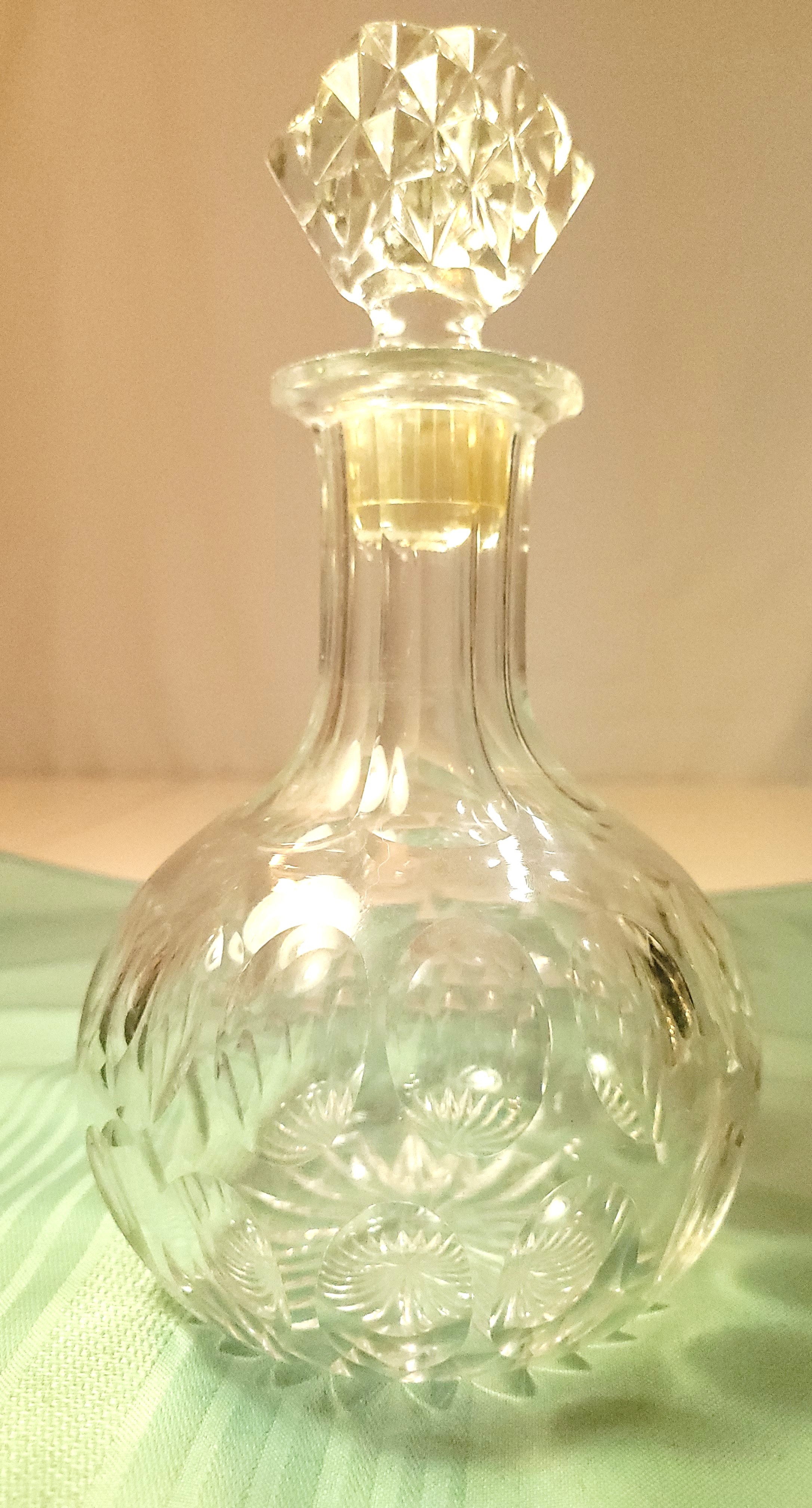 1960s Starburst Diamond Pressed Glass Decanter w/ Stopper 9" - photo 4