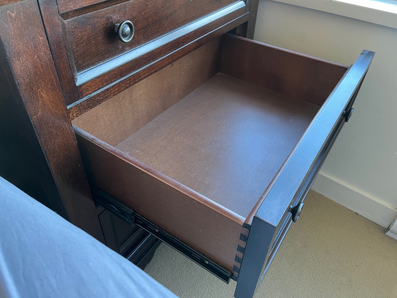 Nightstand - photo 2