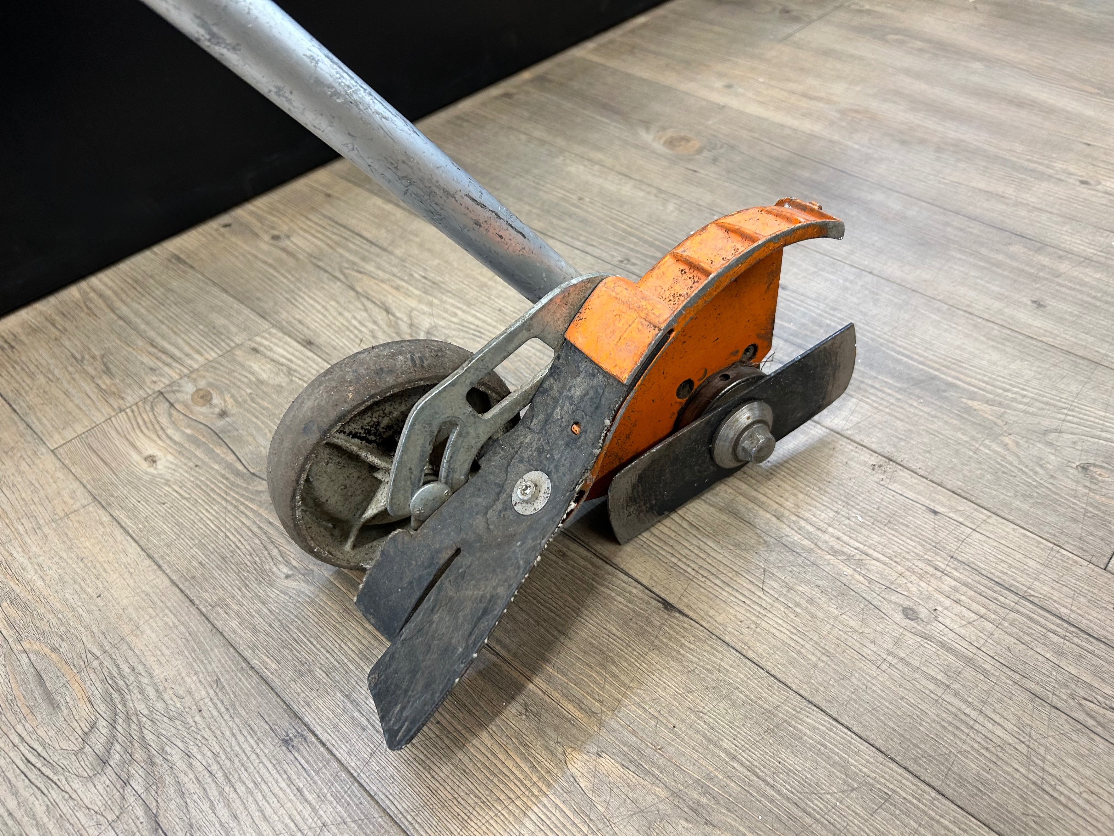 FCS-KM Straight Lawn Edger Kombitool
