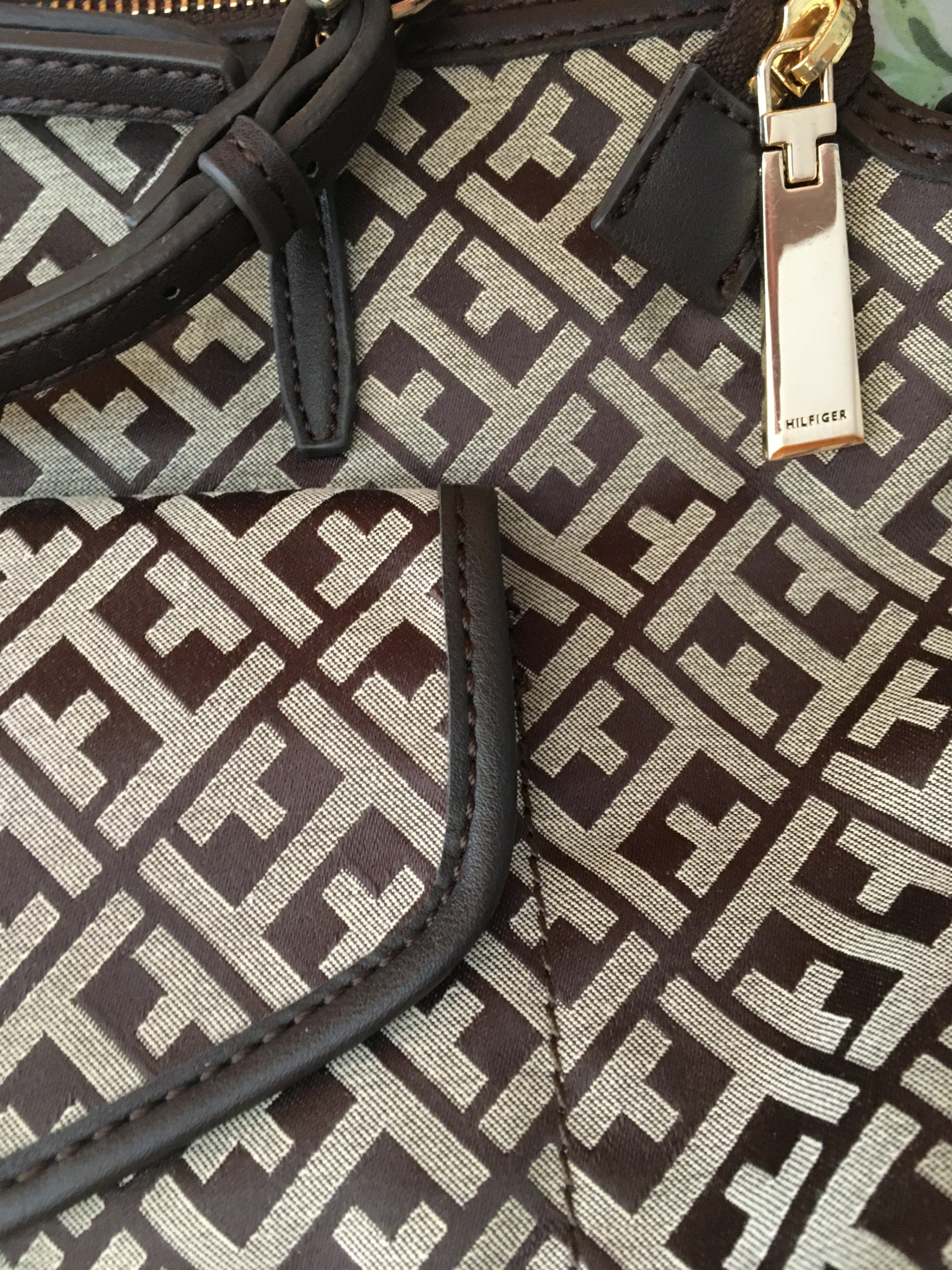 Tommy Hilfiger Monogram Tote Bag - photo 5